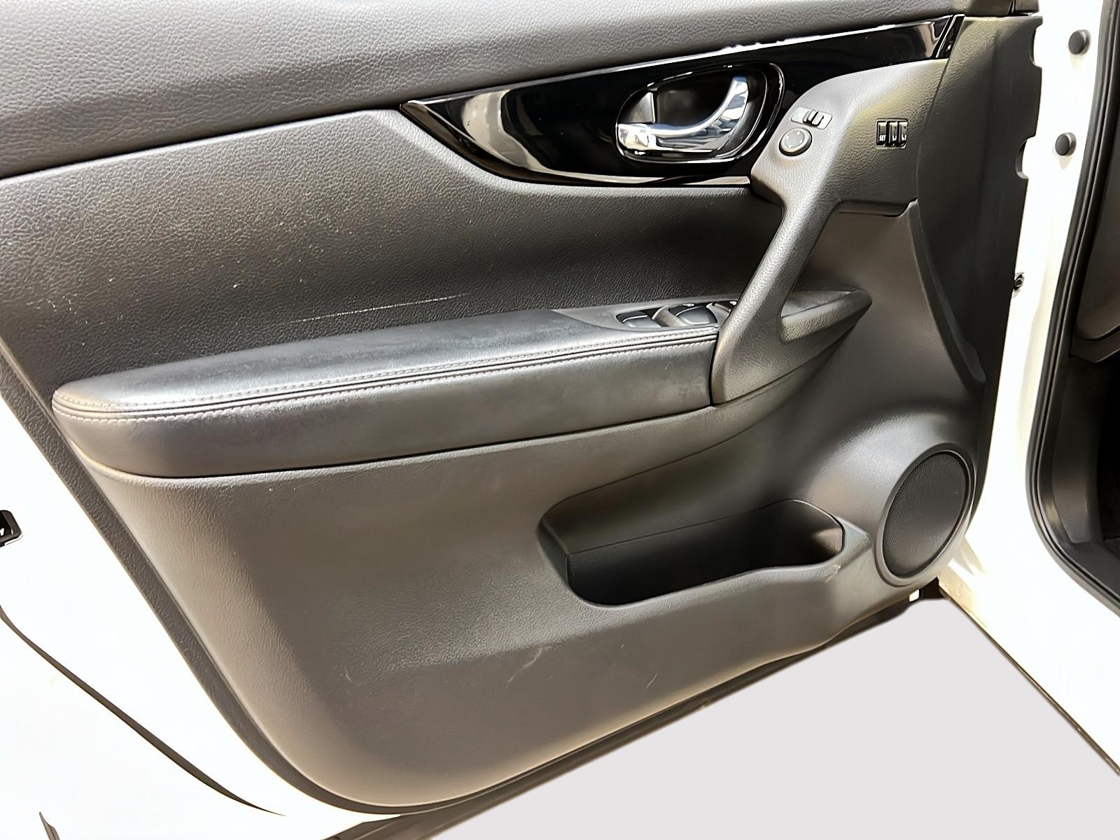 Nissan Qashqai SL PLATINUM CUIR TOIT NAV 4RM 2021 - image #24