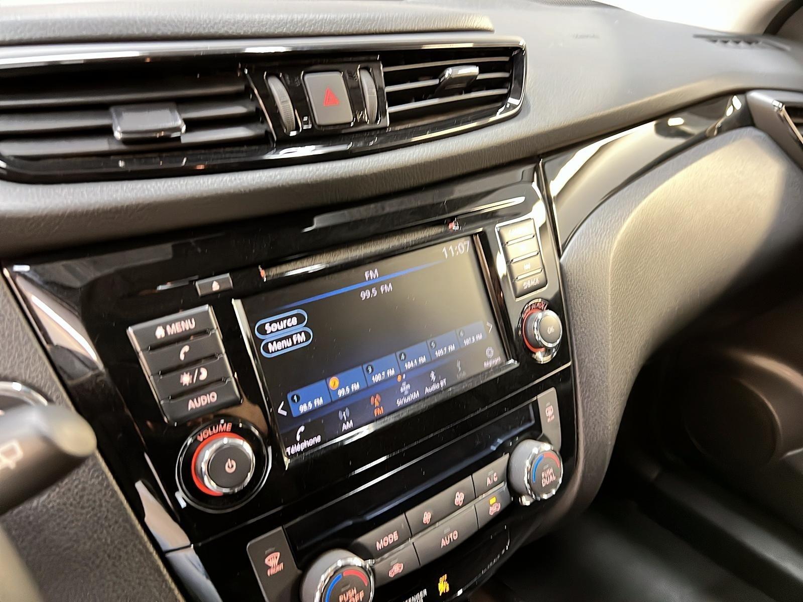 Nissan Qashqai SV TOIT 4RM 2023 - image #17