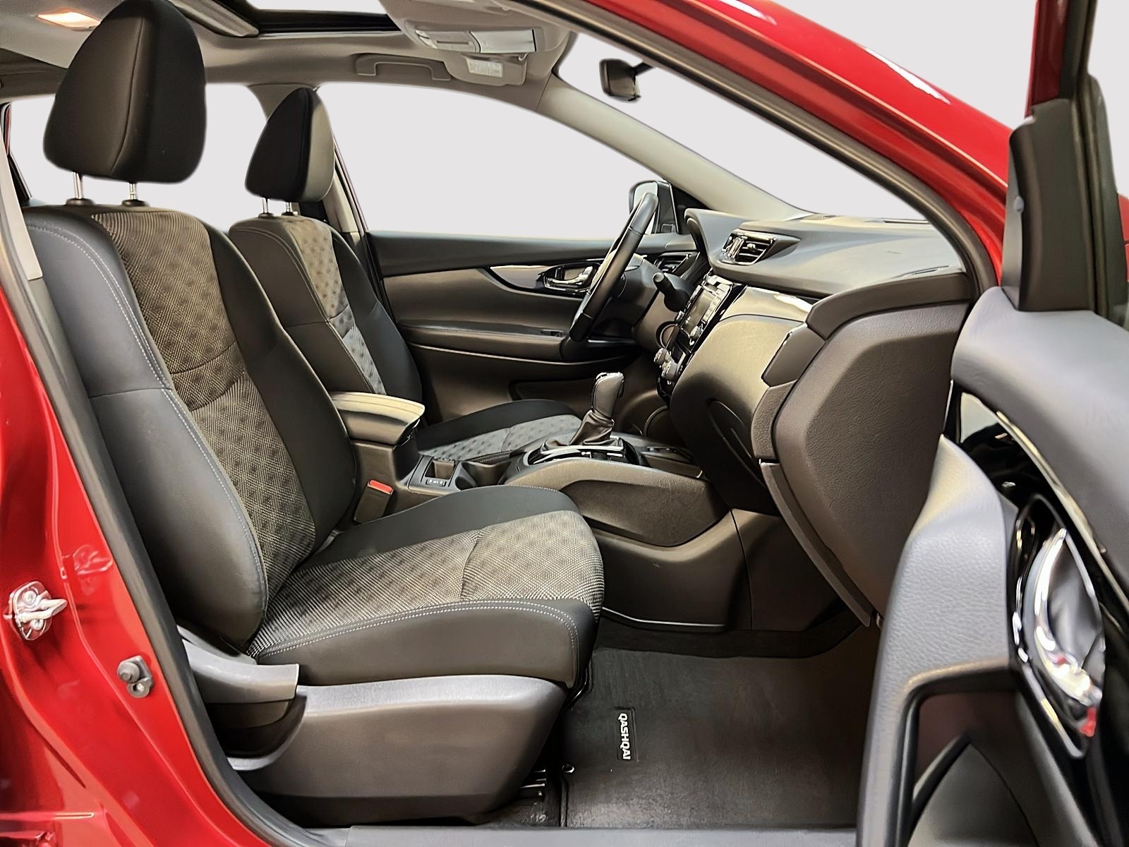 Nissan Qashqai SV TOIT 4RM 2023 - image #8