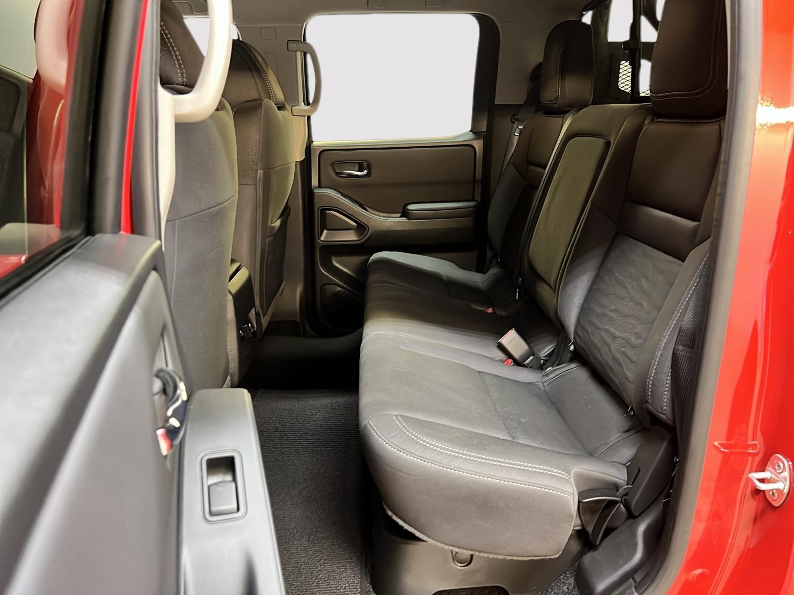 Nissan Frontier HARDBODY EDITION CREW CAB 4X4 2024 - image #9