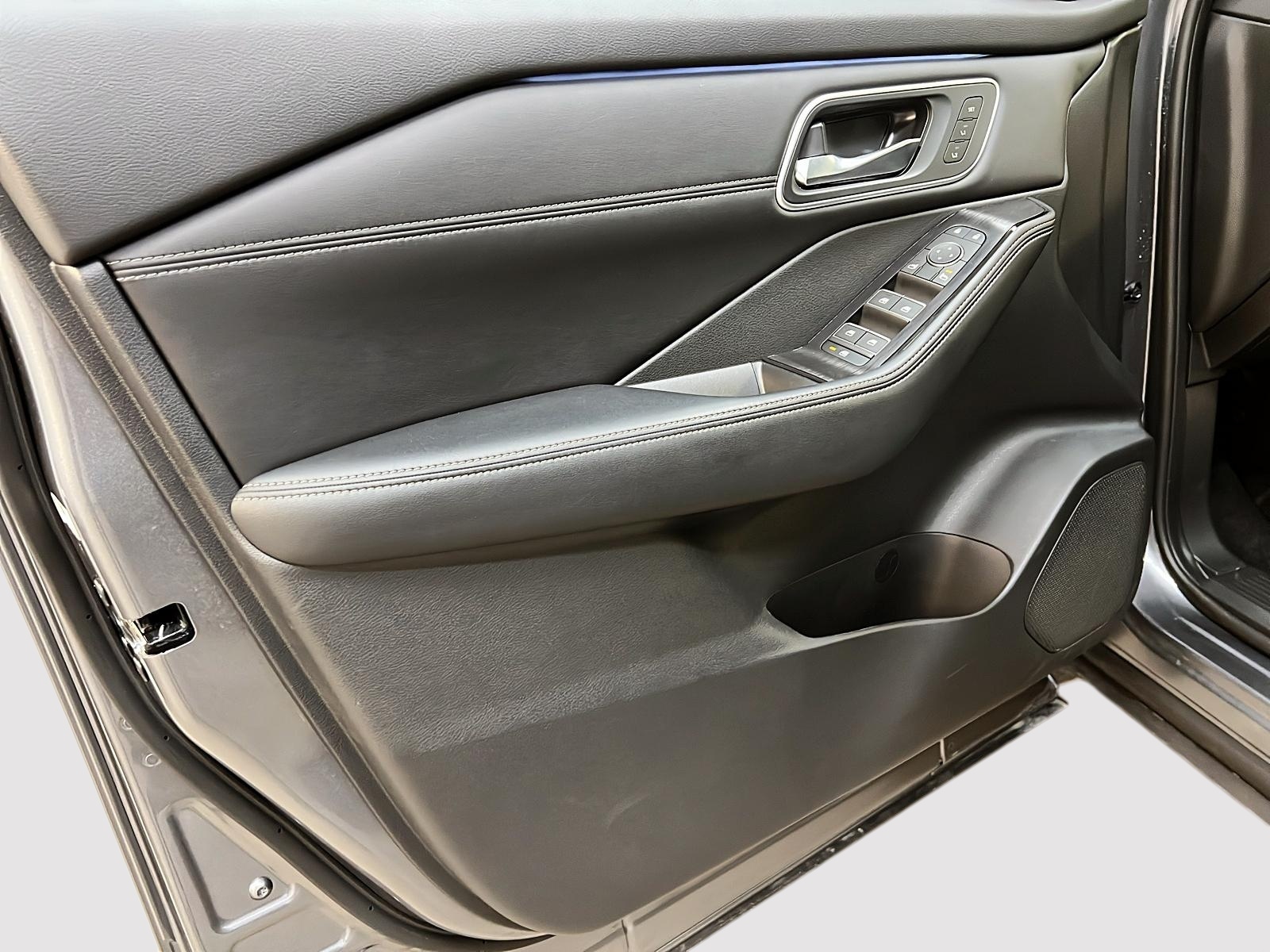 Nissan Rogue PLATINUM CUIR TOIT PANO NAV 4RM 2024 - image #26