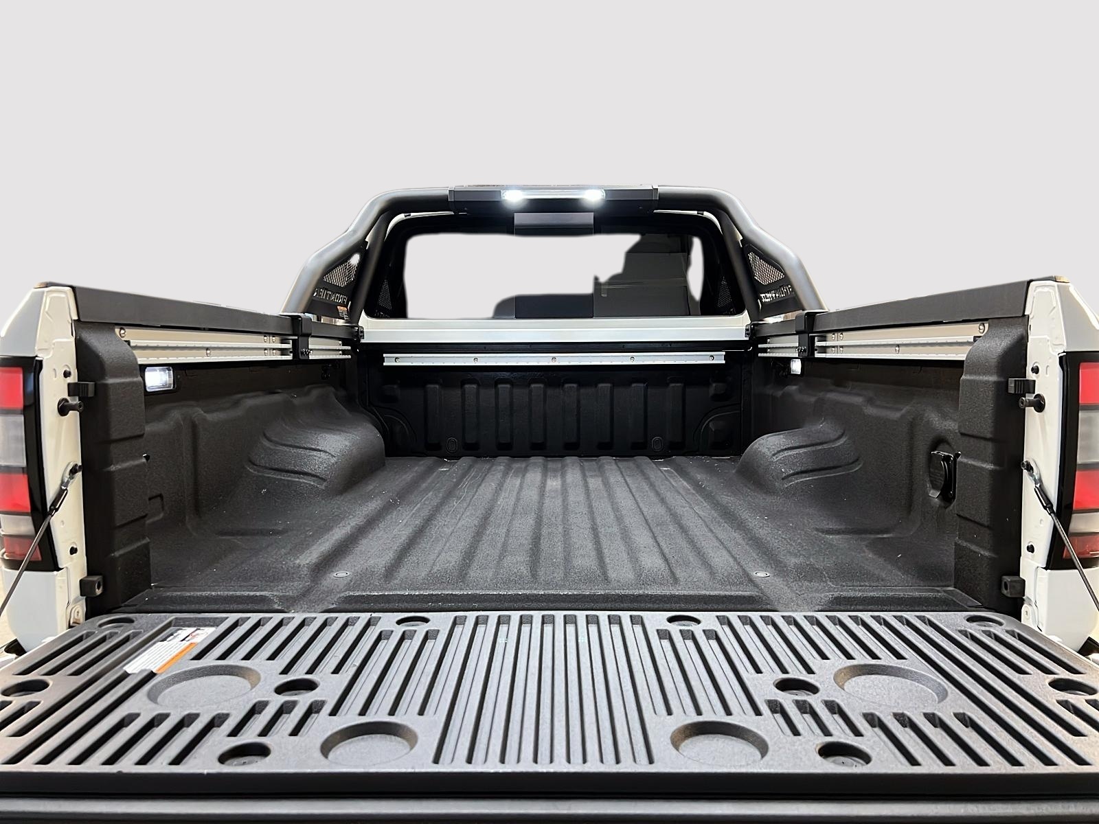 Nissan Frontier HARDBODY EDITION CREW CAB 4X4 2024 - image #12