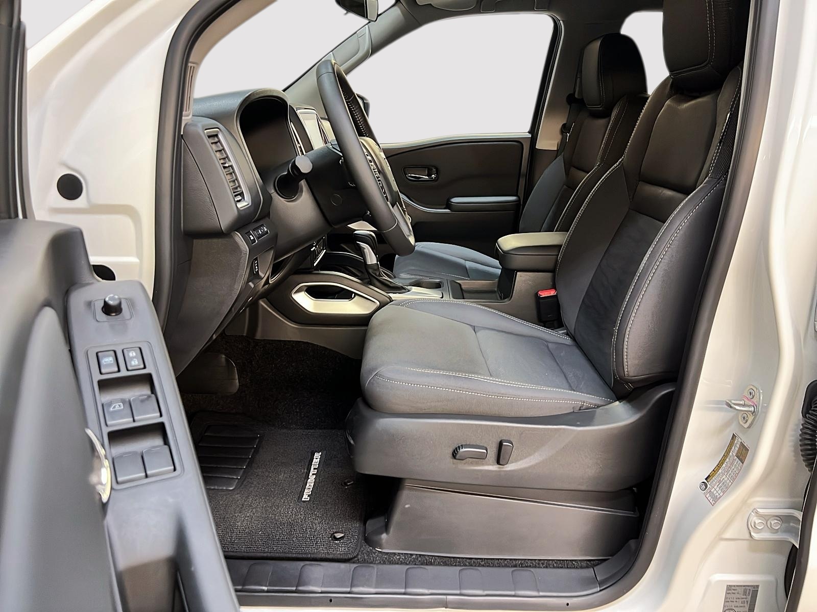 Nissan Frontier HARDBODY EDITION CREW CAB 4X4 2024 - image #7