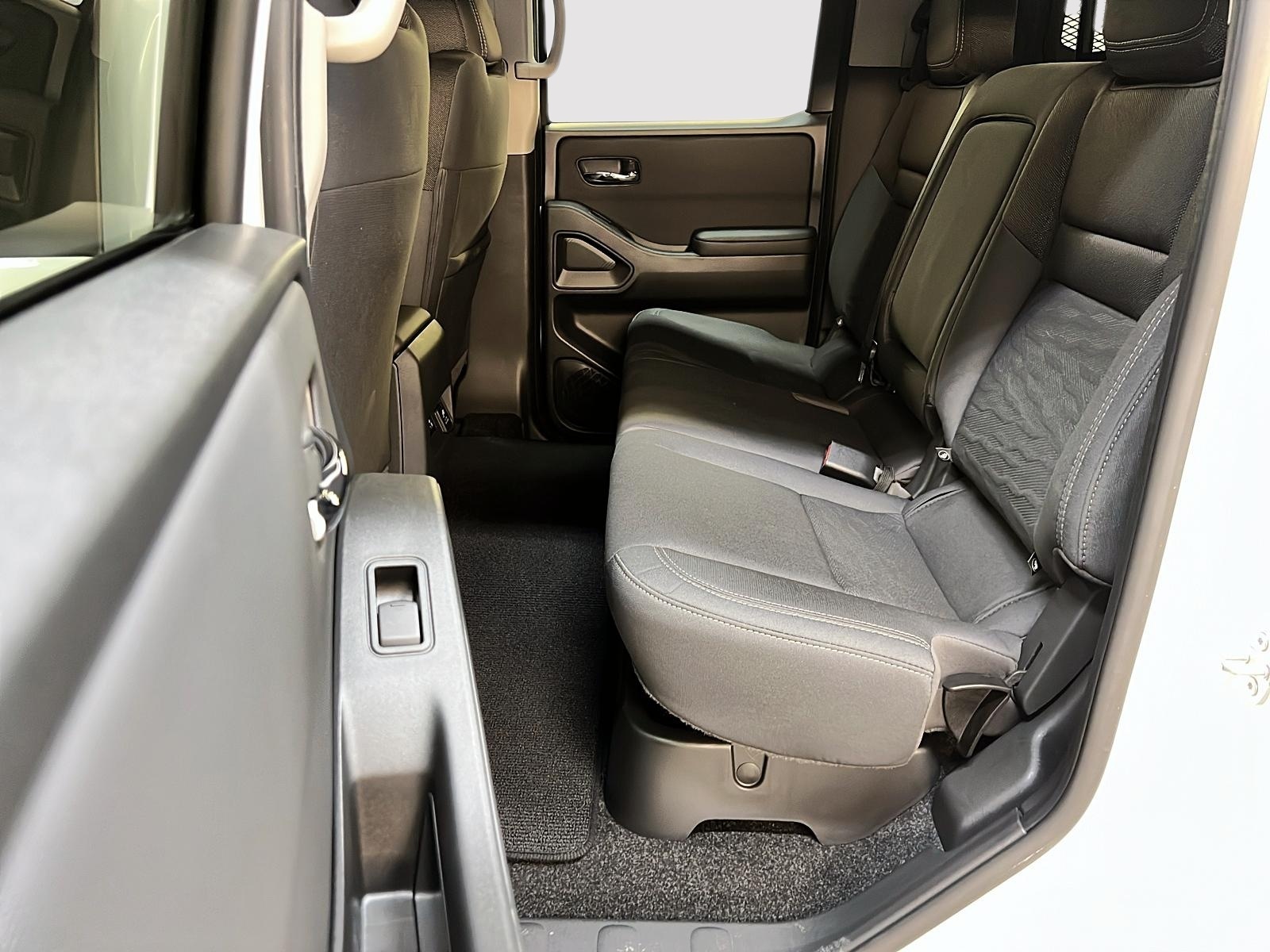 Nissan Frontier HARDBODY EDITION CREW CAB 4X4 2024 - image #9