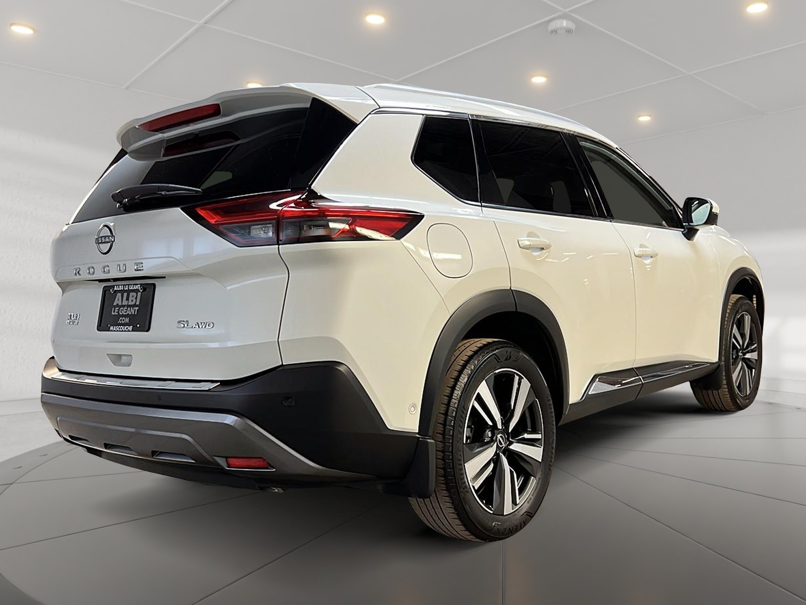 Nissan Rogue SL CUIR TOIT PANO NAV 4RM 2023 - image #4