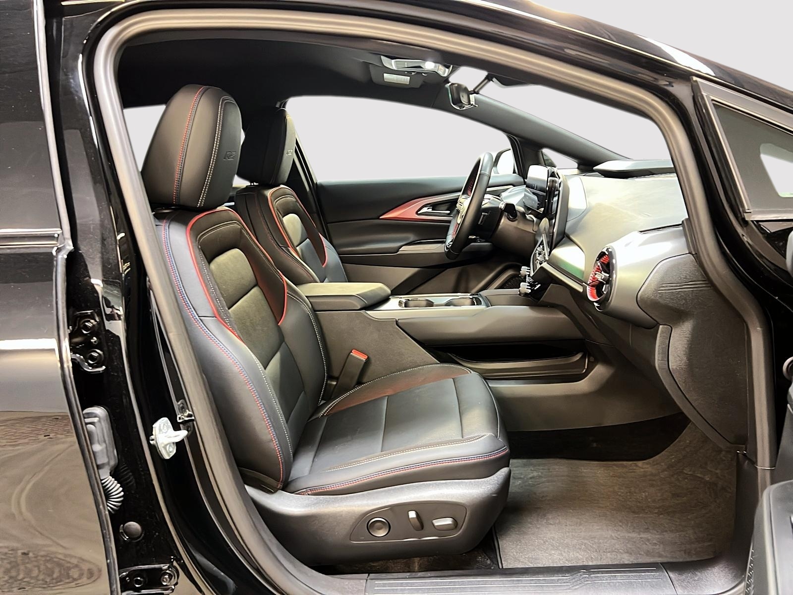 Chevrolet Equinox EV 2RS NAV 2025 - image #8