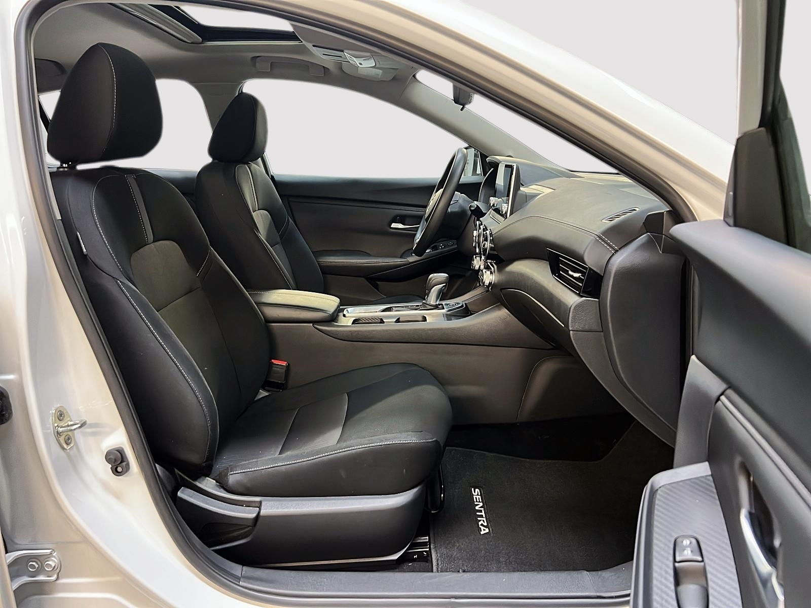 Nissan Sentra SV TOIT 2024 - image #8