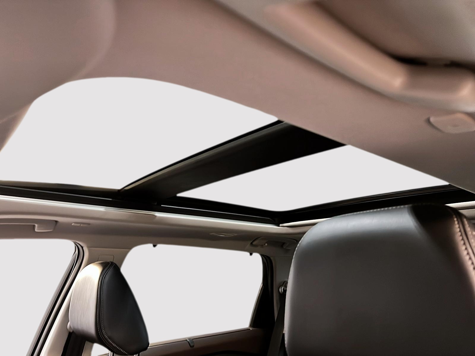 Nissan Rogue PLATINUM CUIR TOIT PANO NAV 4RM 2023 - image #10