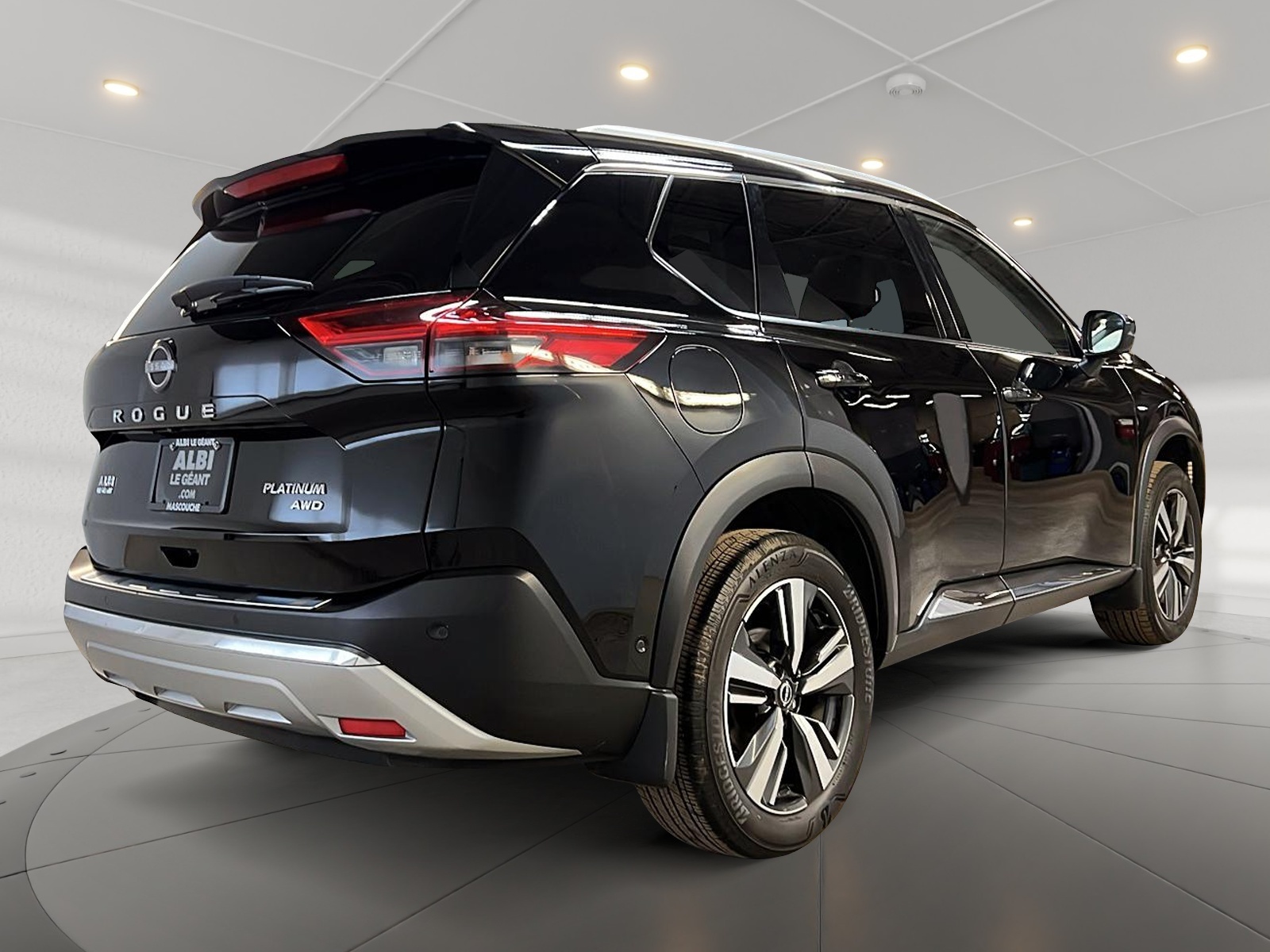 Nissan Rogue PLATINUM CUIR TOIT PANO NAV 4RM 2023 - image #4