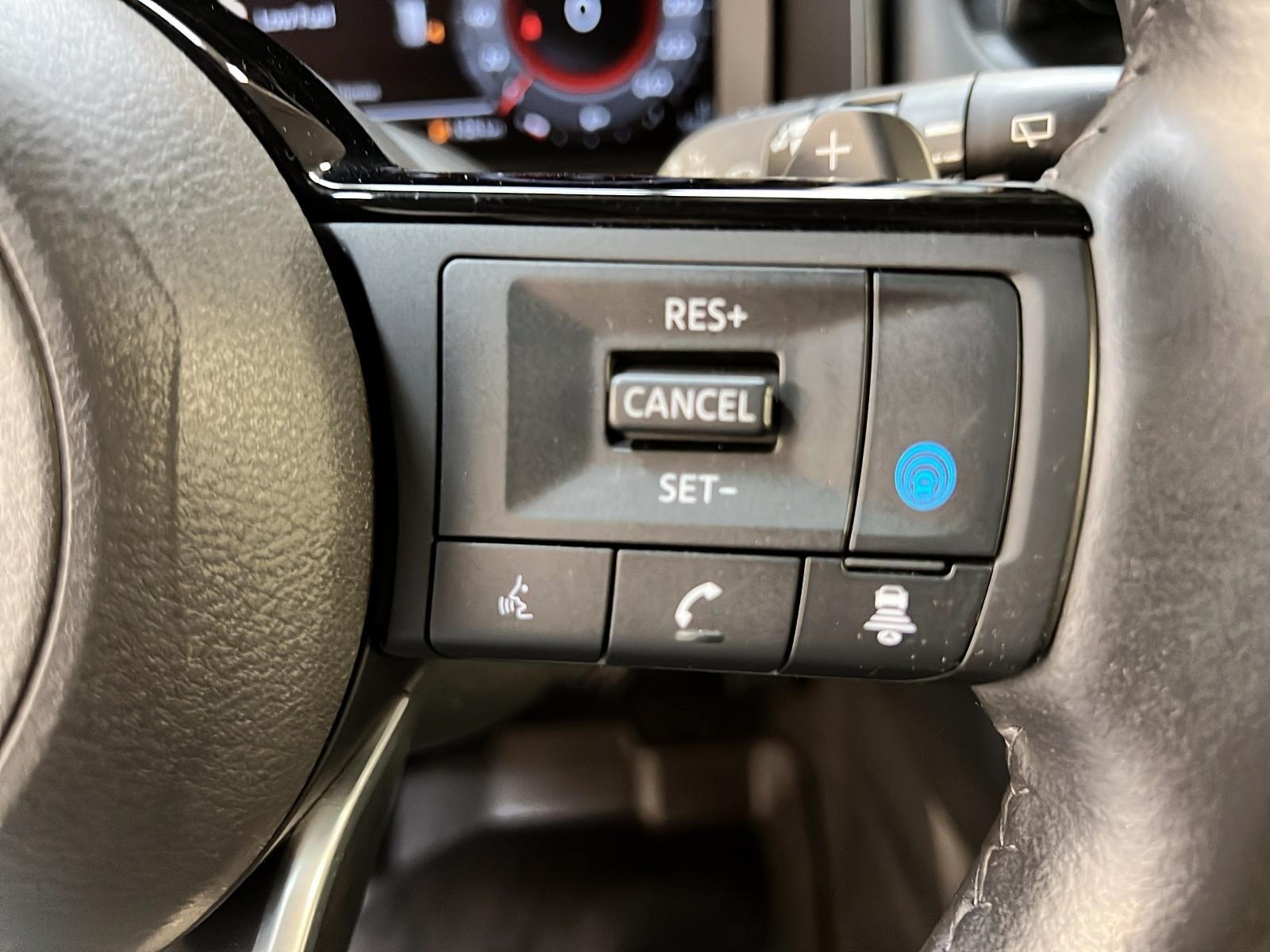 Nissan Rogue PLATINUM CUIR TOIT PANO NAV 4RM 2023 - image #22