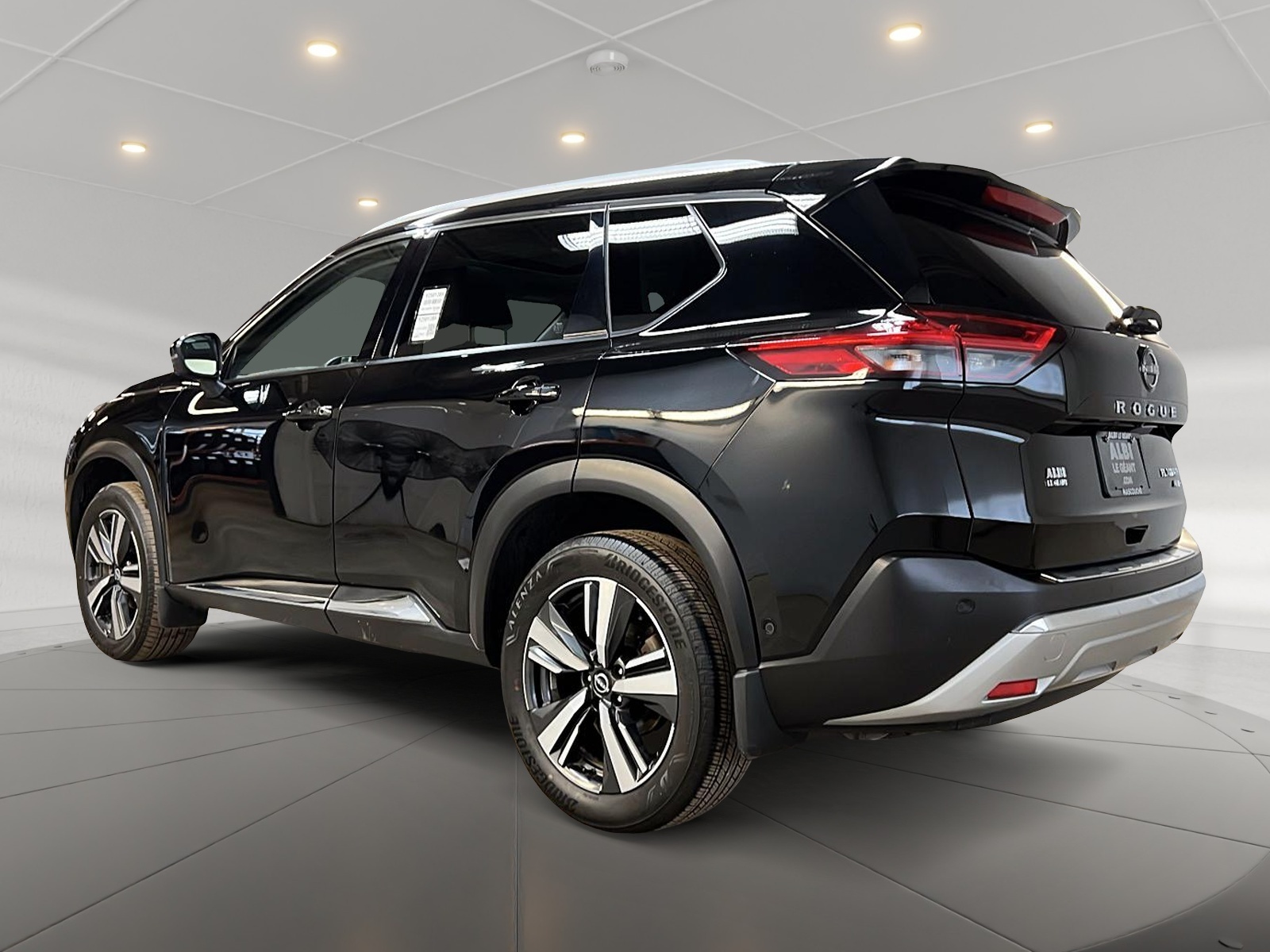 Nissan Rogue PLATINUM CUIR TOIT PANO NAV 4RM 2023 - image #6