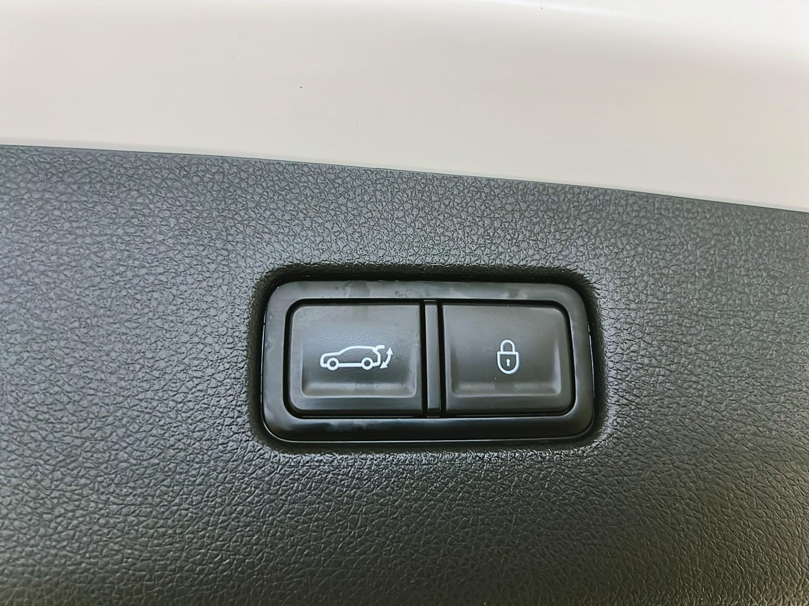 Genesis GV70 ELECTRIFIED PRESTIGE CUIR TOIT PANO NAV 4RM 2023 - image #15