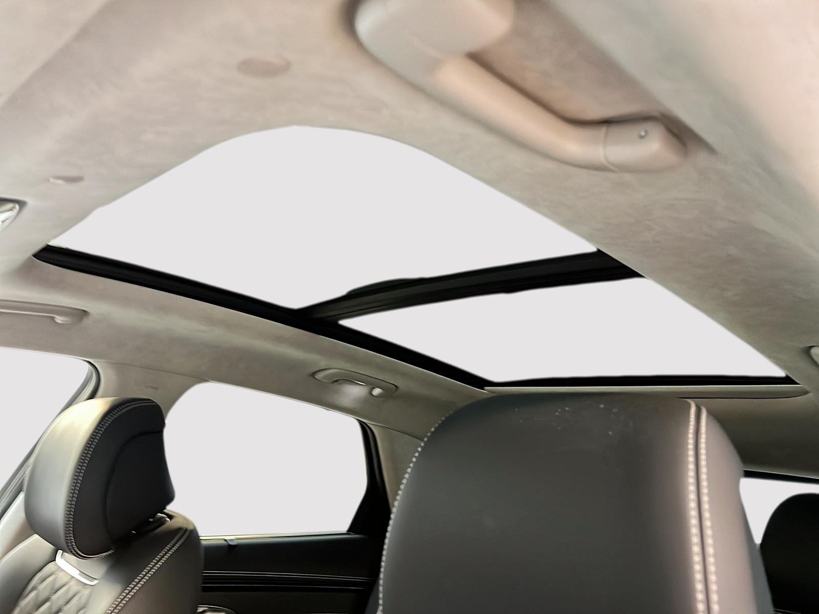 Genesis GV70 ELECTRIFIED PRESTIGE CUIR TOIT PANO NAV 4RM 2023 - image #10