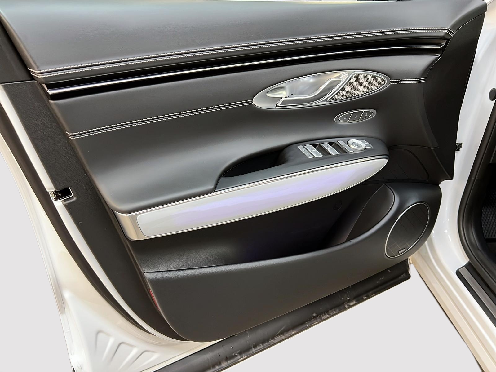 Genesis GV70 ELECTRIFIED PRESTIGE CUIR TOIT PANO NAV 4RM 2023 - image #26
