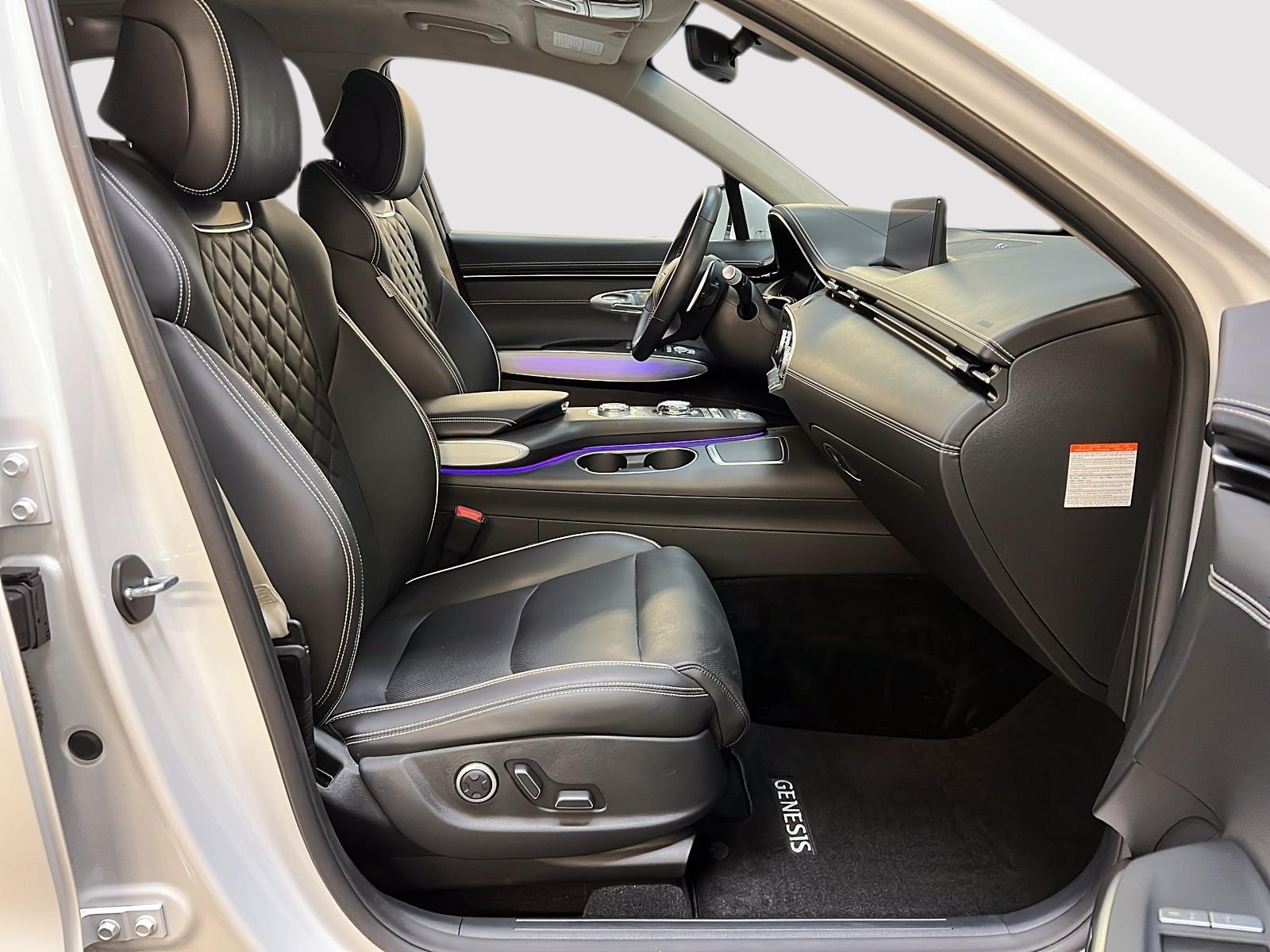 Genesis GV70 ELECTRIFIED PRESTIGE CUIR TOIT PANO NAV 4RM 2023 - image #8