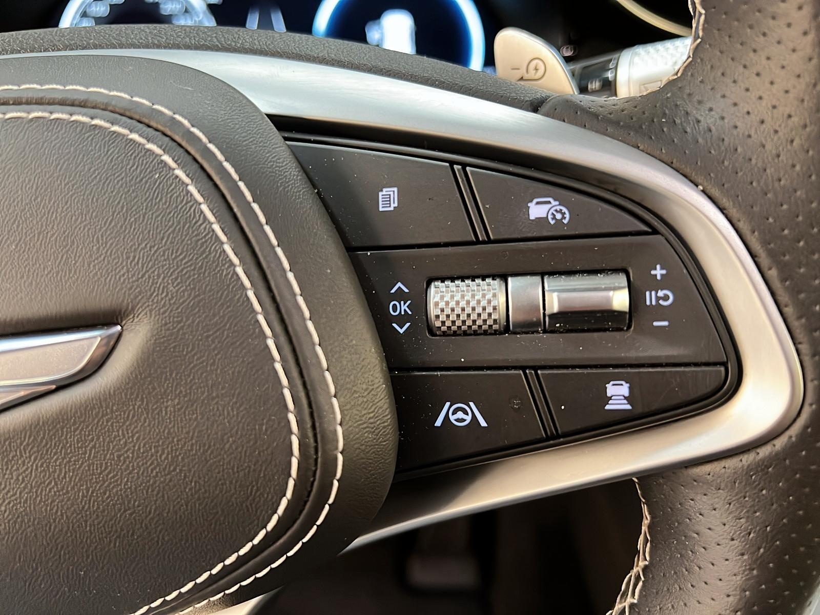 Genesis GV70 ELECTRIFIED PRESTIGE CUIR TOIT PANO NAV 4RM 2023 - image #22