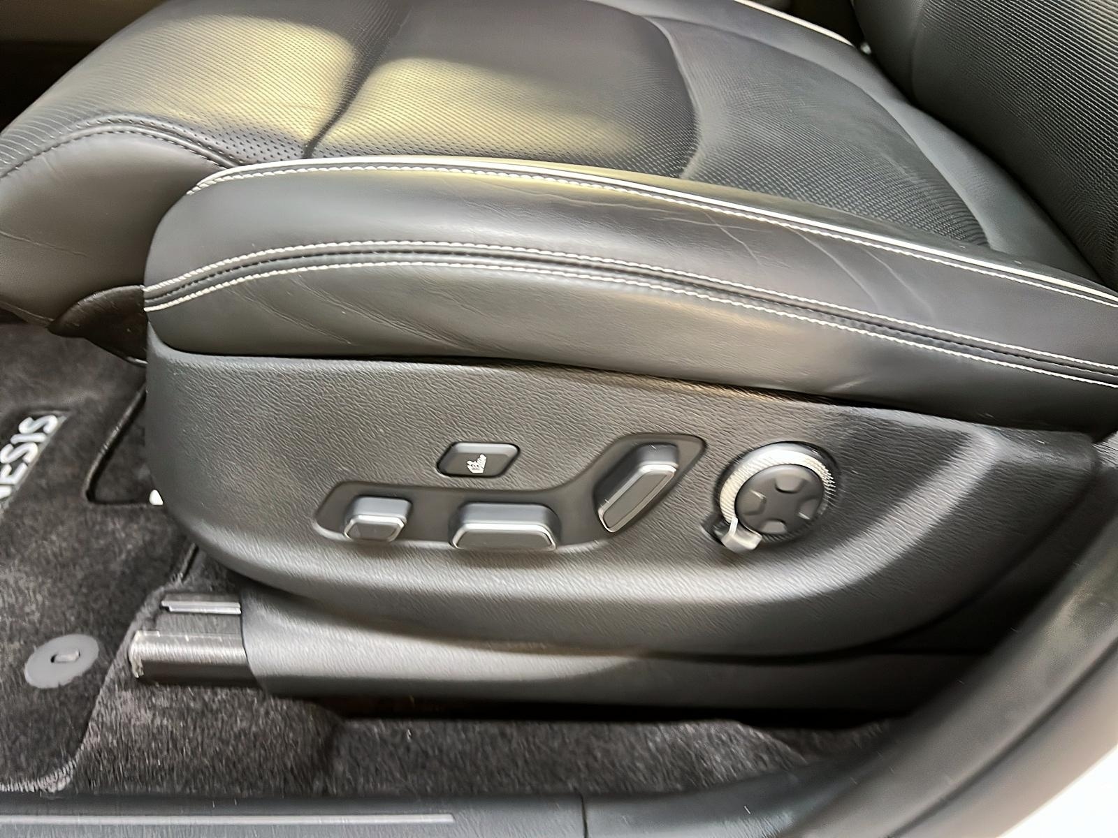 Genesis GV70 ELECTRIFIED PRESTIGE CUIR TOIT PANO NAV 4RM 2023 - image #27