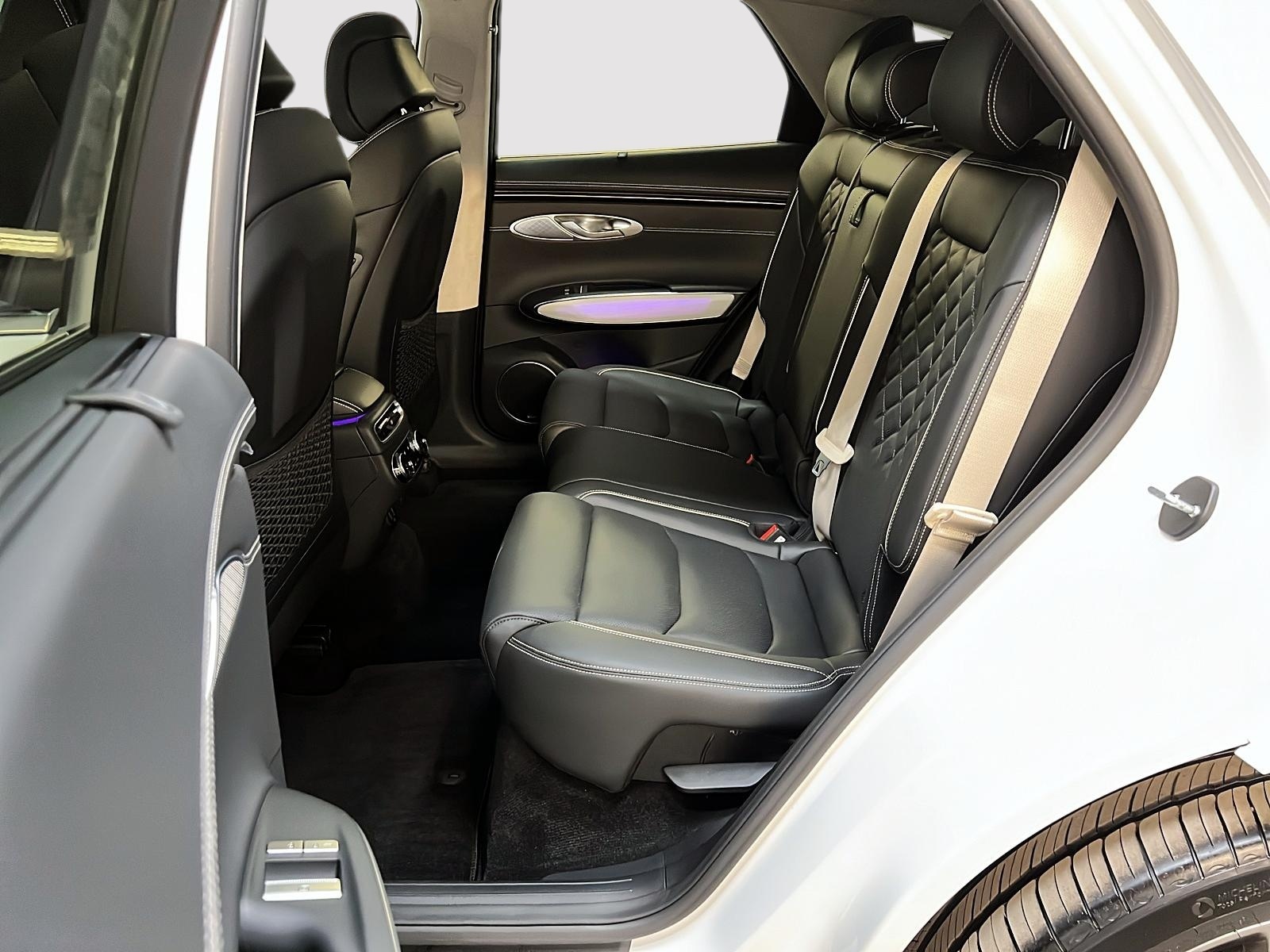 Genesis GV70 ELECTRIFIED PRESTIGE CUIR TOIT PANO NAV 4RM 2023 - image #9