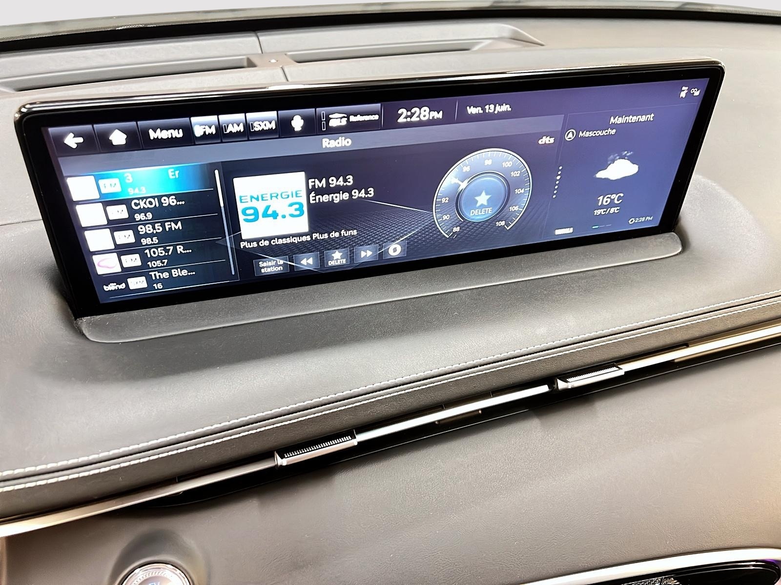 Genesis GV70 ELECTRIFIED PRESTIGE CUIR TOIT PANO NAV 4RM 2023 - image #18