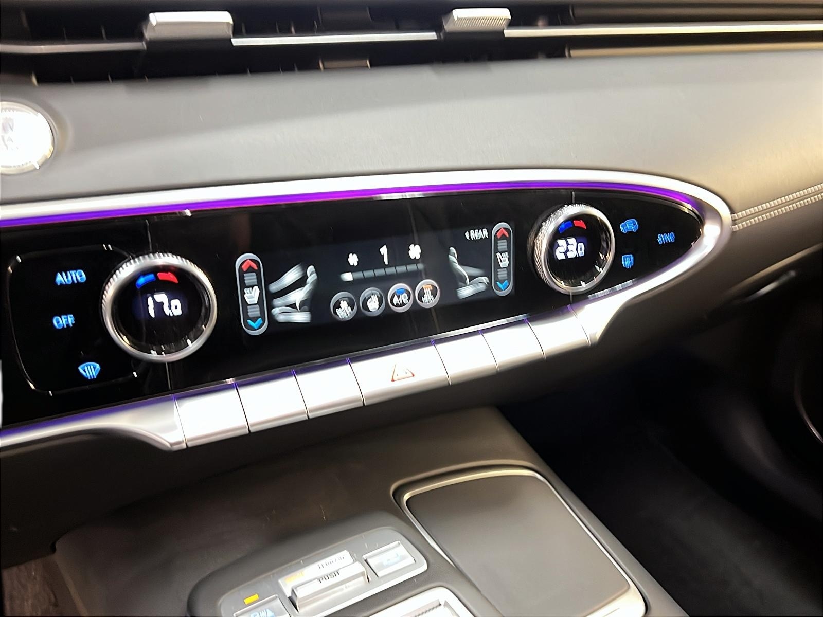 Genesis GV70 ELECTRIFIED PRESTIGE CUIR TOIT PANO NAV 4RM 2023 - image #17