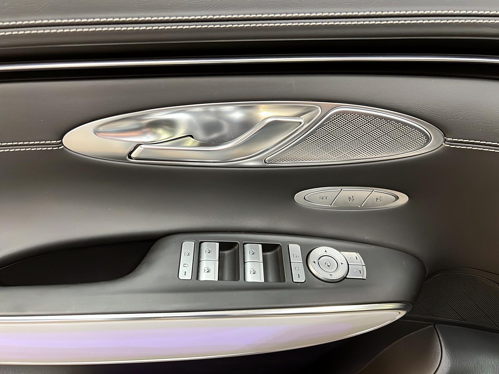Genesis GV70 ELECTRIFIED PRESTIGE CUIR TOIT PANO NAV 4RM 2023 - image #25