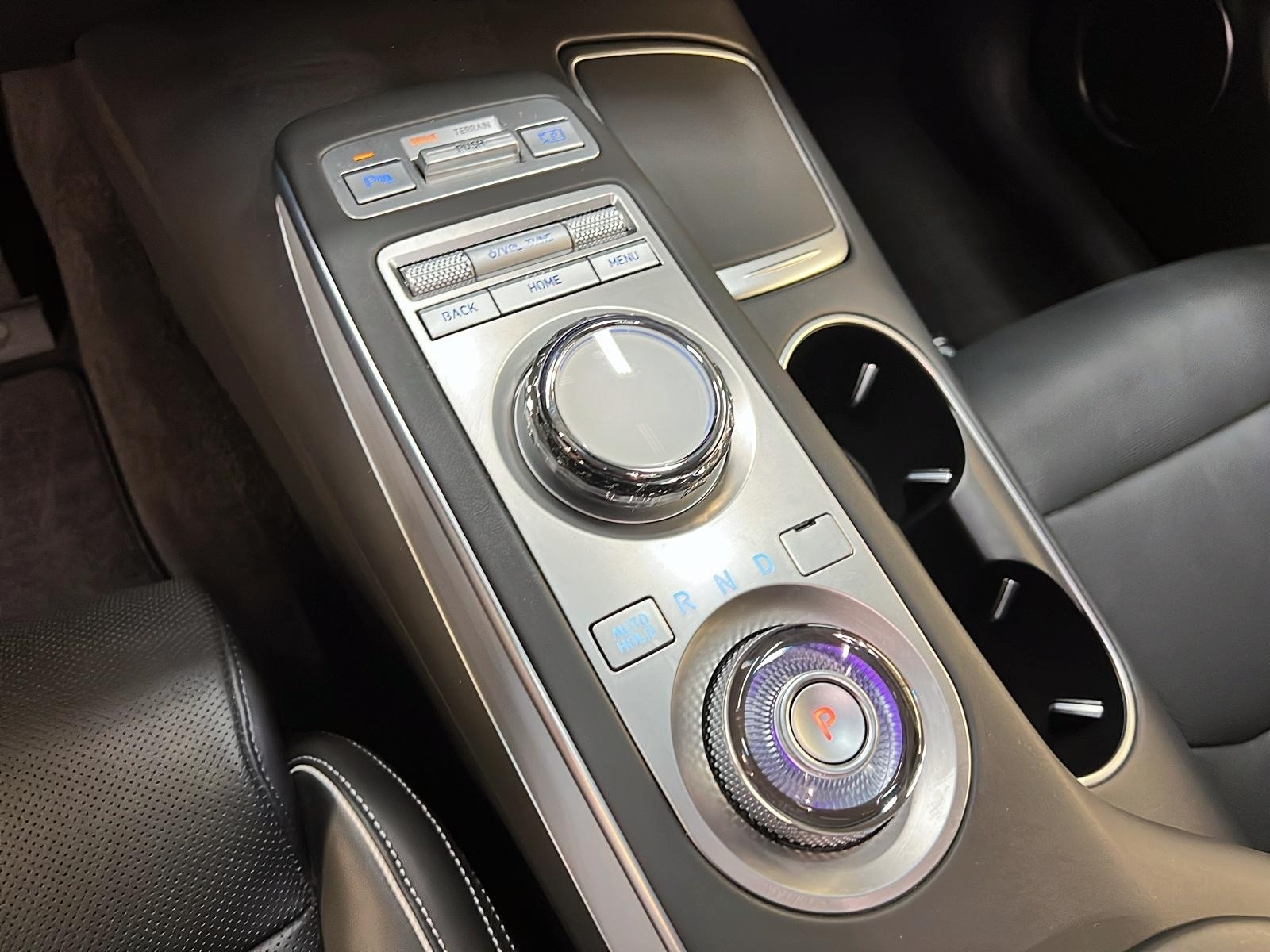 Genesis GV70 ELECTRIFIED PRESTIGE CUIR TOIT PANO NAV 4RM 2023 - image #16