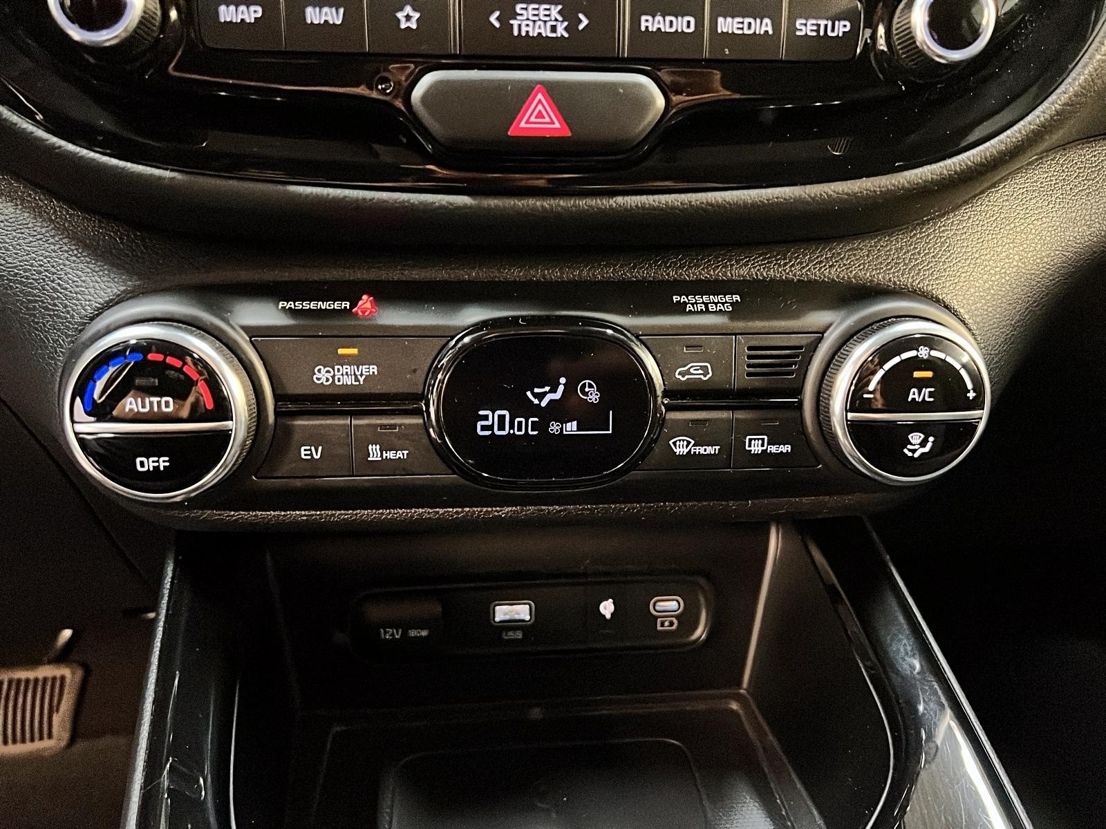 Kia Soul EV PREMIUM 2023 - image #16