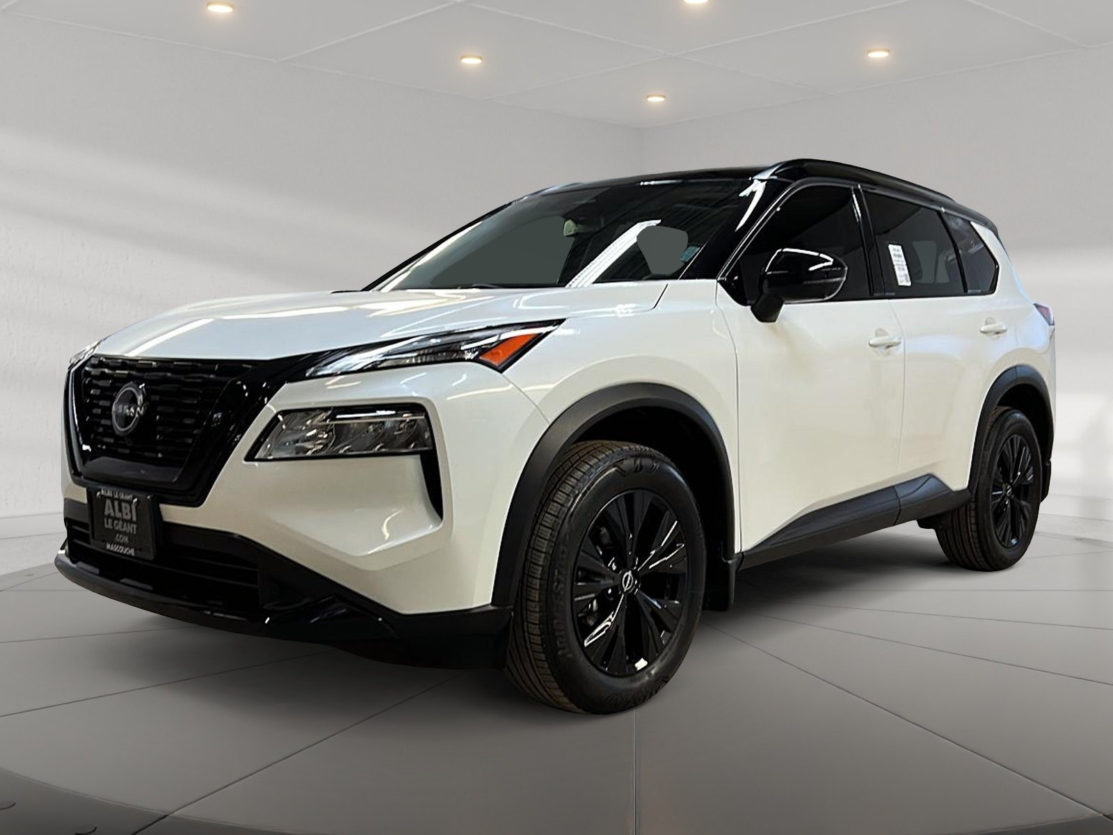 Nissan Rogue SV MIDNIGHT CUIR TOIT PANO 4RM 2023 - image #1