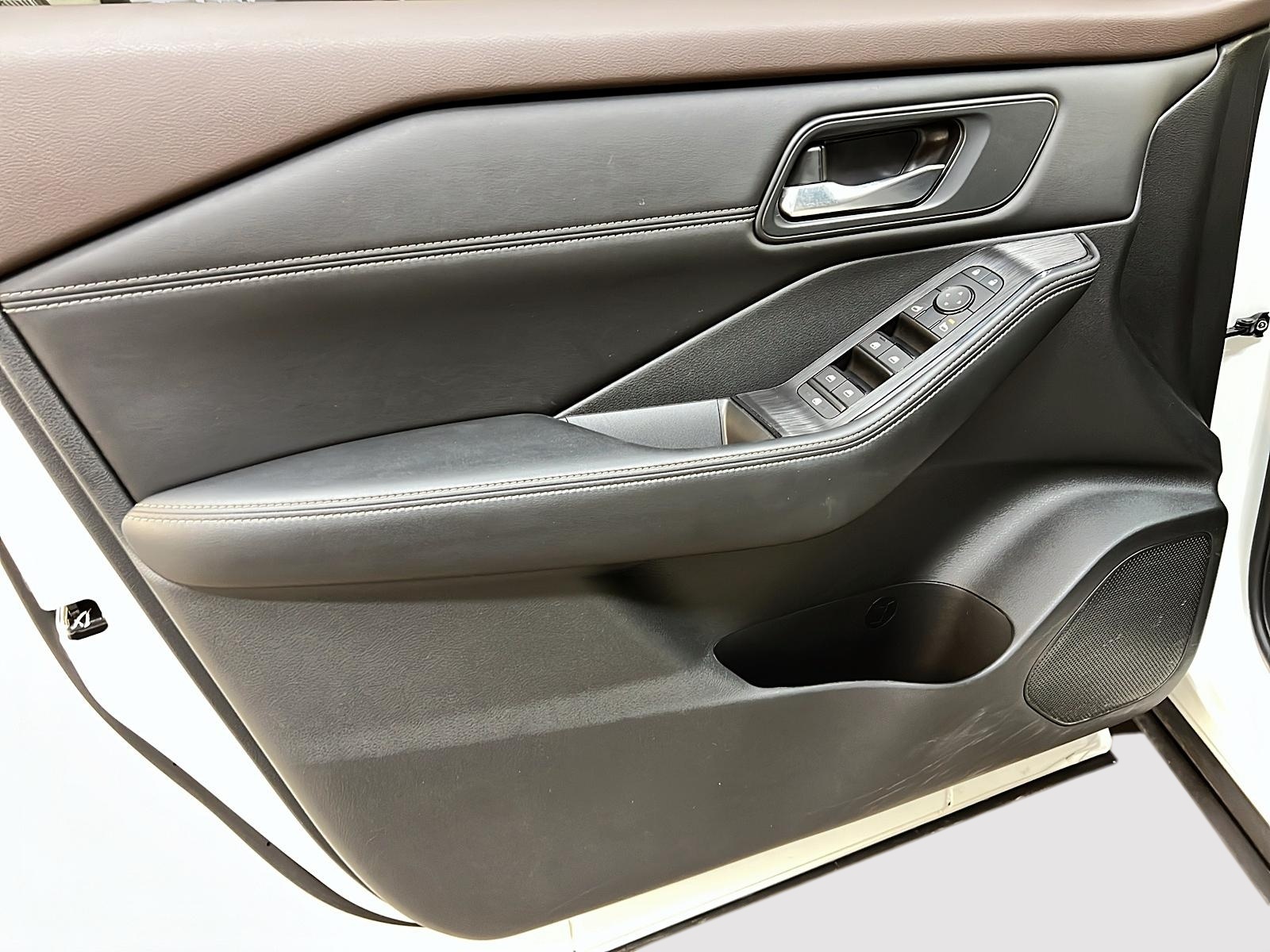 Nissan Rogue SV MIDNIGHT CUIR TOIT PANO 4RM 2023 - image #25