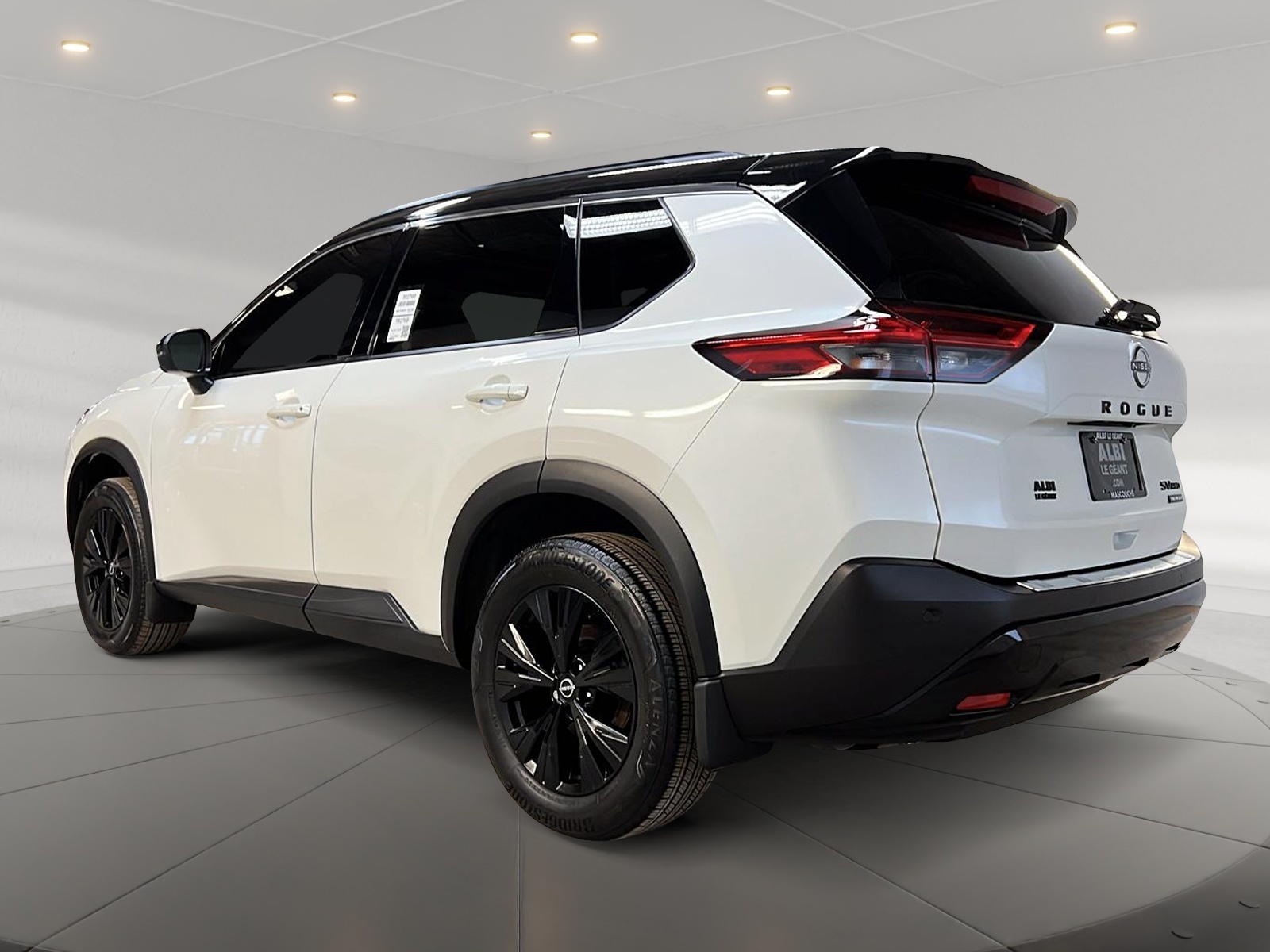 Nissan Rogue SV MIDNIGHT CUIR TOIT PANO 4RM 2023 - image #6