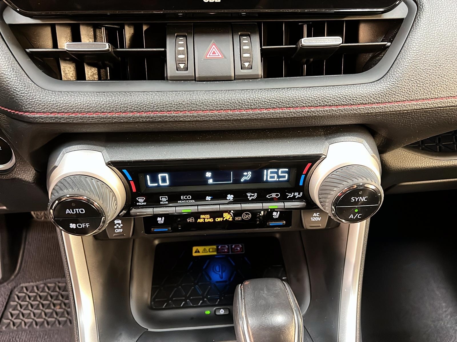 Toyota Rav4 Prime XSE TECH PLUG IN CUIR TOIT PANO NAV 4RM 2023 - image #16