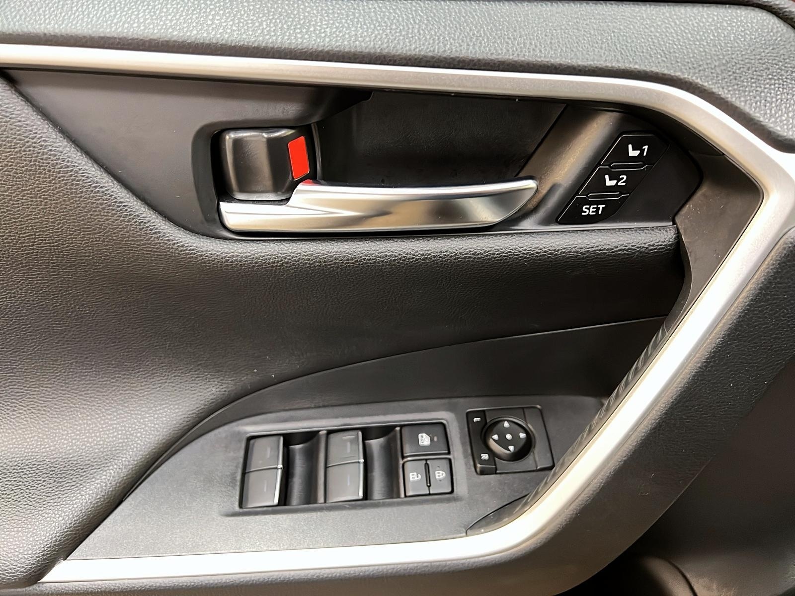 Toyota Rav4 Prime XSE TECH PLUG IN CUIR TOIT PANO NAV 4RM 2023 - image #24