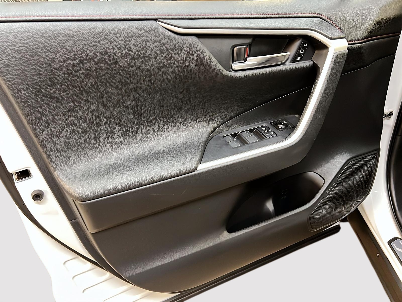 Toyota Rav4 Prime XSE TECH PLUG IN CUIR TOIT PANO NAV 4RM 2023 - image #25