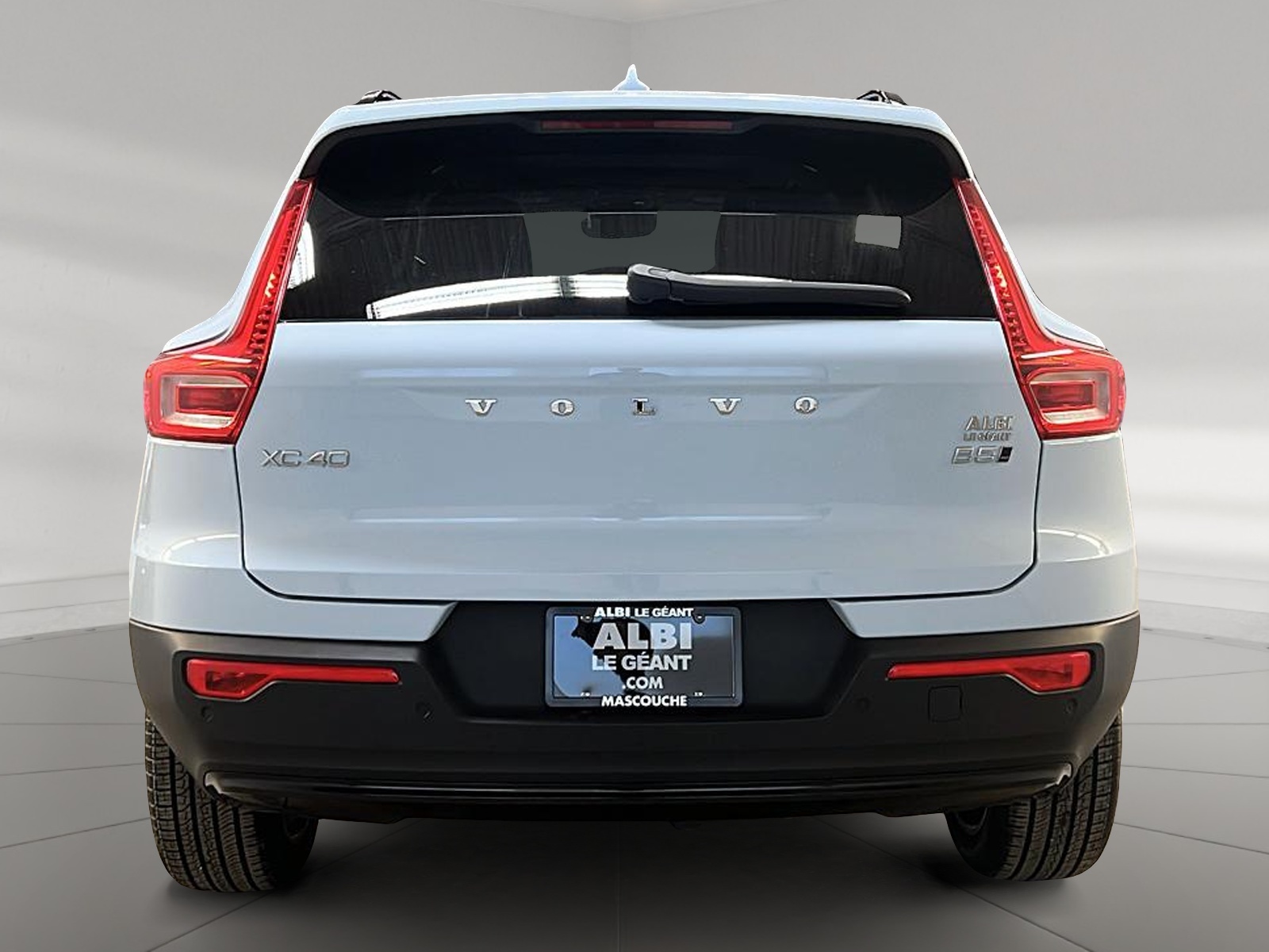Volvo XC40 B5 PLUS CUIR TOIT PANO 4RM 2025 - image #5