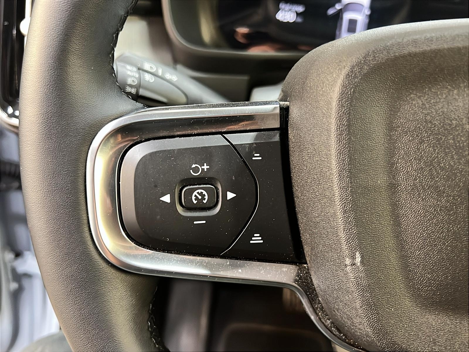 Volvo XC40 B5 PLUS CUIR TOIT PANO 4RM 2025 - image #21