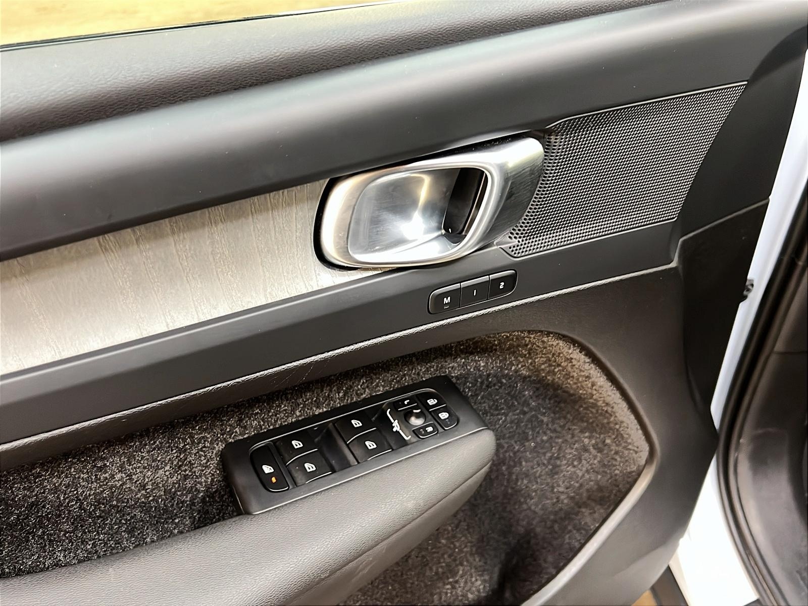 Volvo XC40 B5 PLUS CUIR TOIT PANO 4RM 2025 - image #22