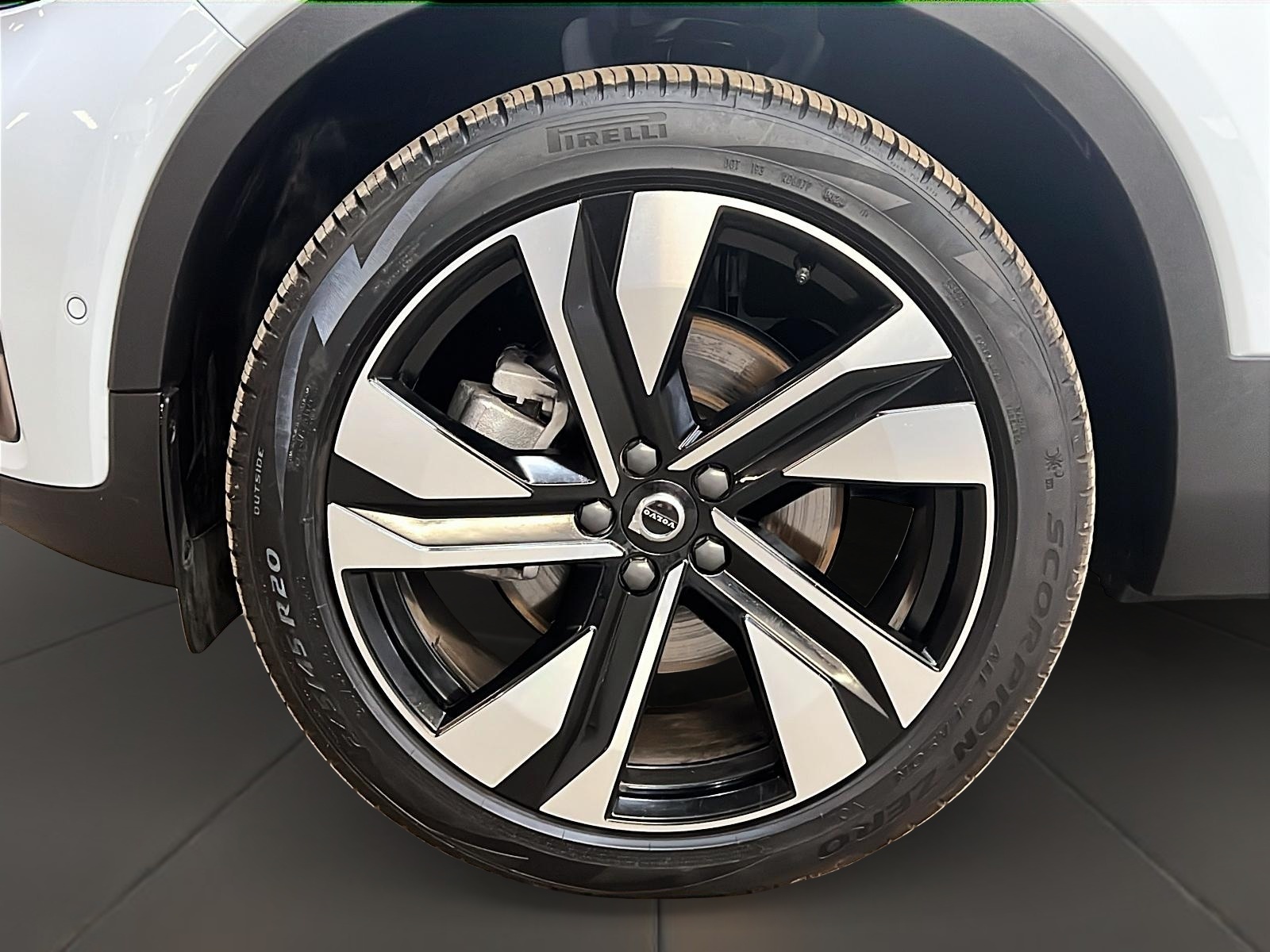 Volvo XC40 B5 PLUS CUIR TOIT PANO 4RM 2025 - image #27