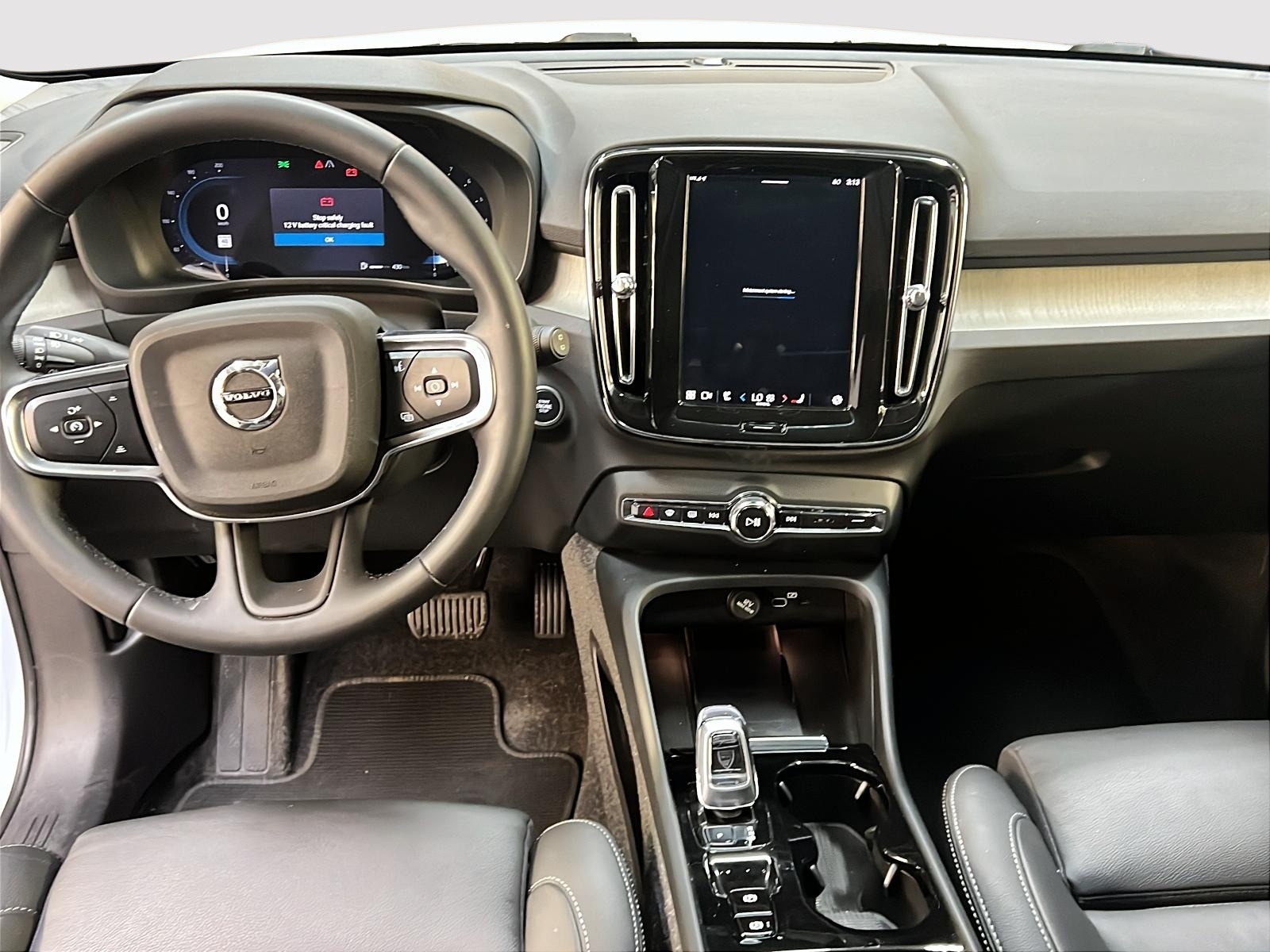 Volvo XC40 B5 PLUS CUIR TOIT PANO 4RM 2025 - image #10