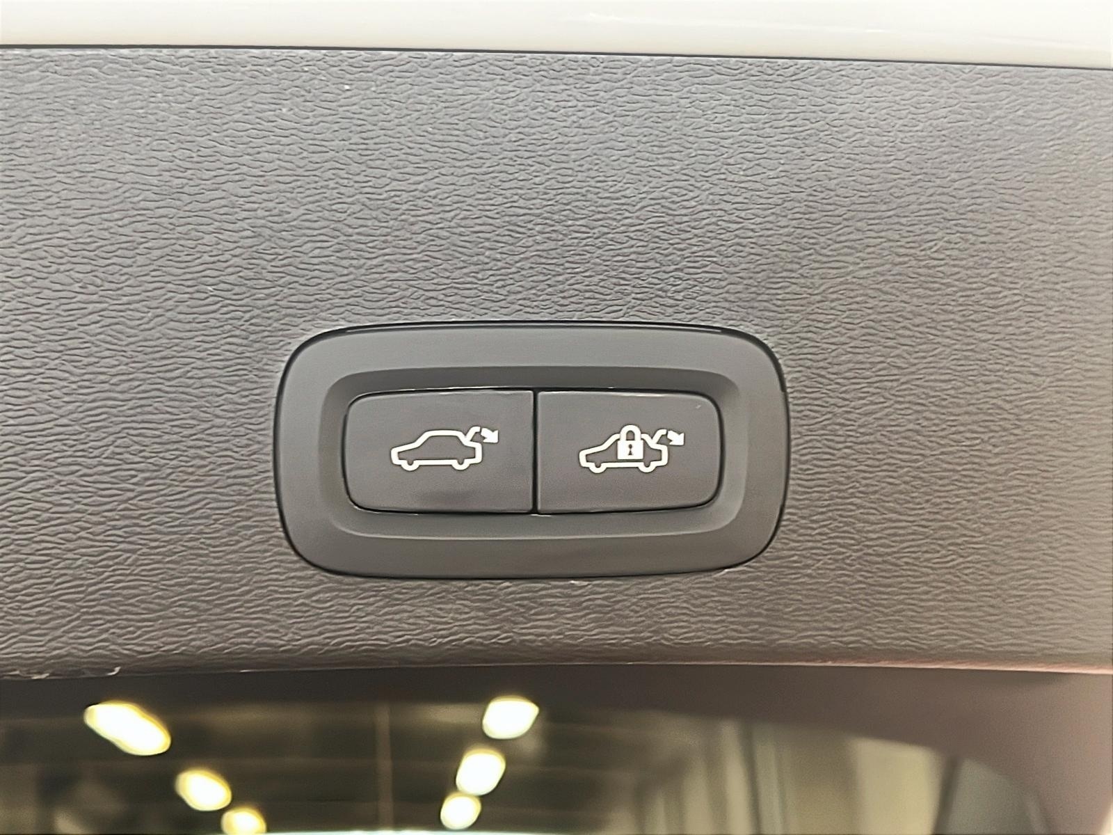 Volvo XC40 B5 PLUS CUIR TOIT PANO 4RM 2025 - image #14