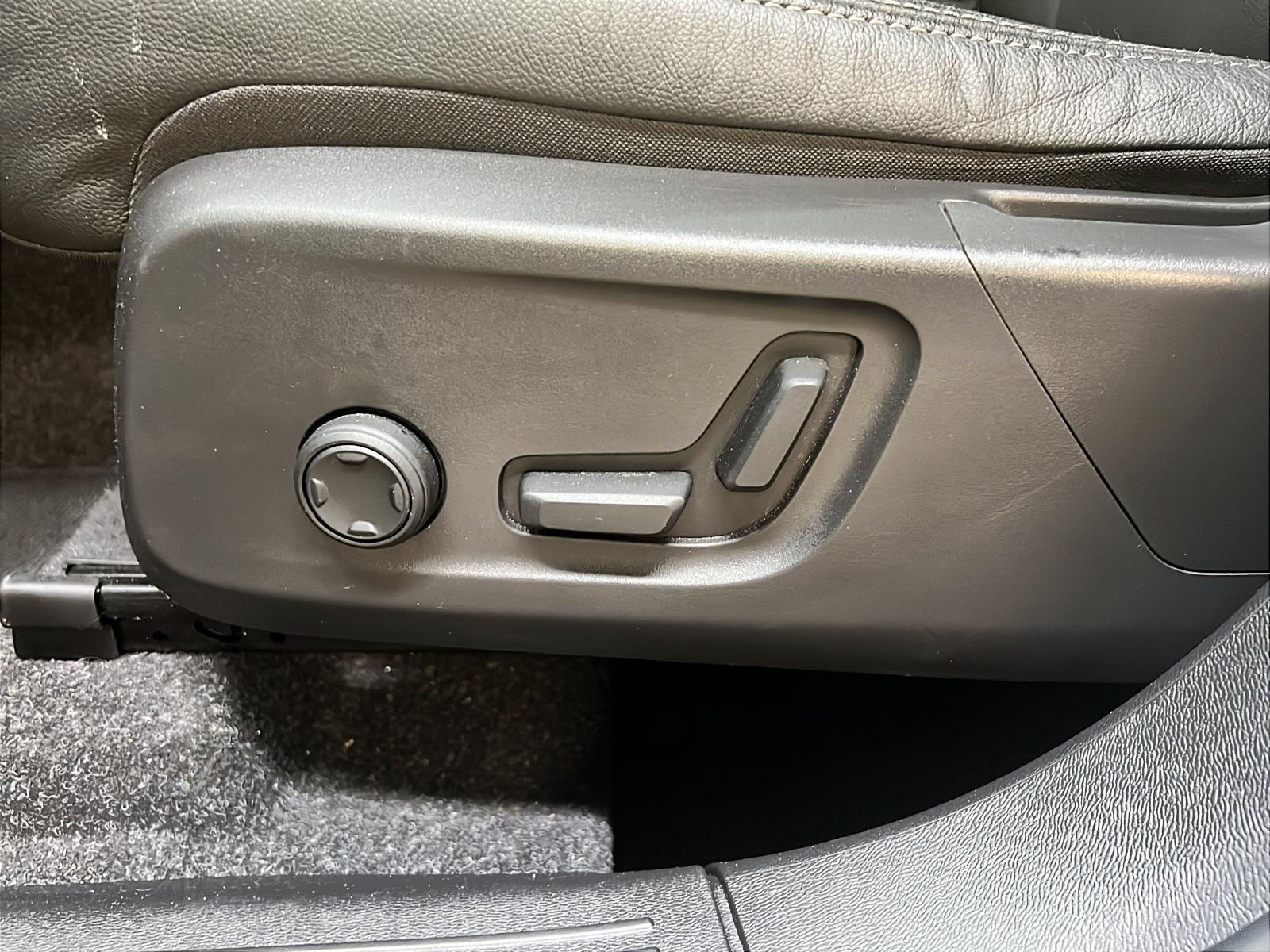 Volvo XC40 B5 PLUS CUIR TOIT PANO 4RM 2025 - image #24