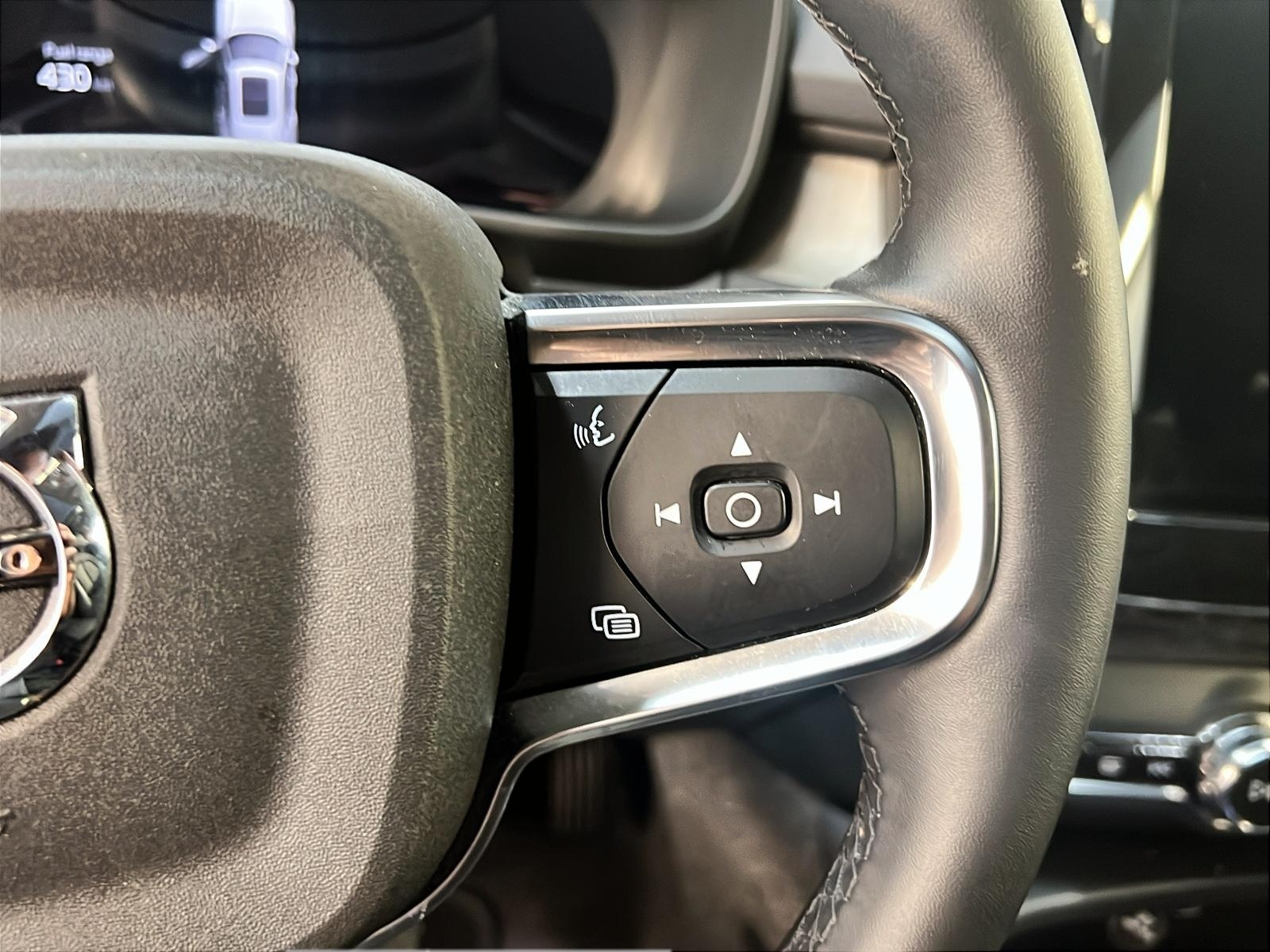 Volvo XC40 B5 PLUS CUIR TOIT PANO 4RM 2025 - image #20
