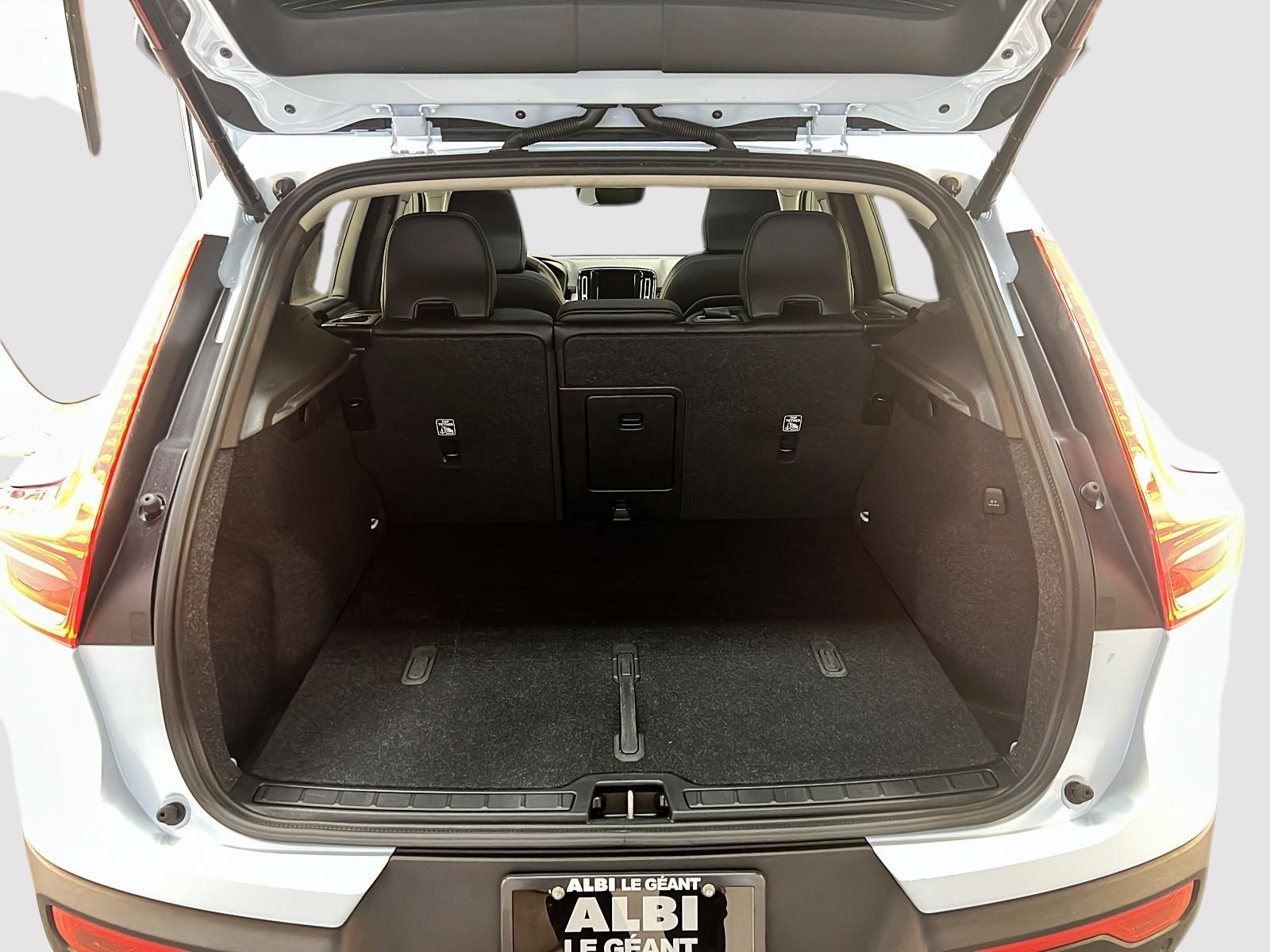 Volvo XC40 B5 PLUS CUIR TOIT PANO 4RM 2025 - image #13