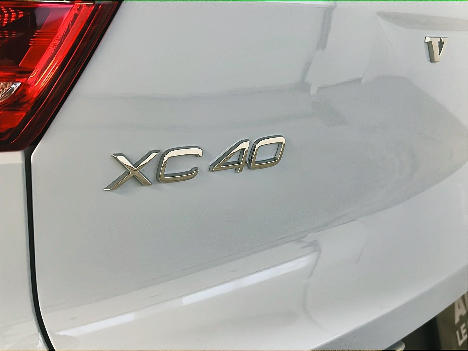 Volvo XC40 B5 PLUS CUIR TOIT PANO 4RM 2025 - image #25