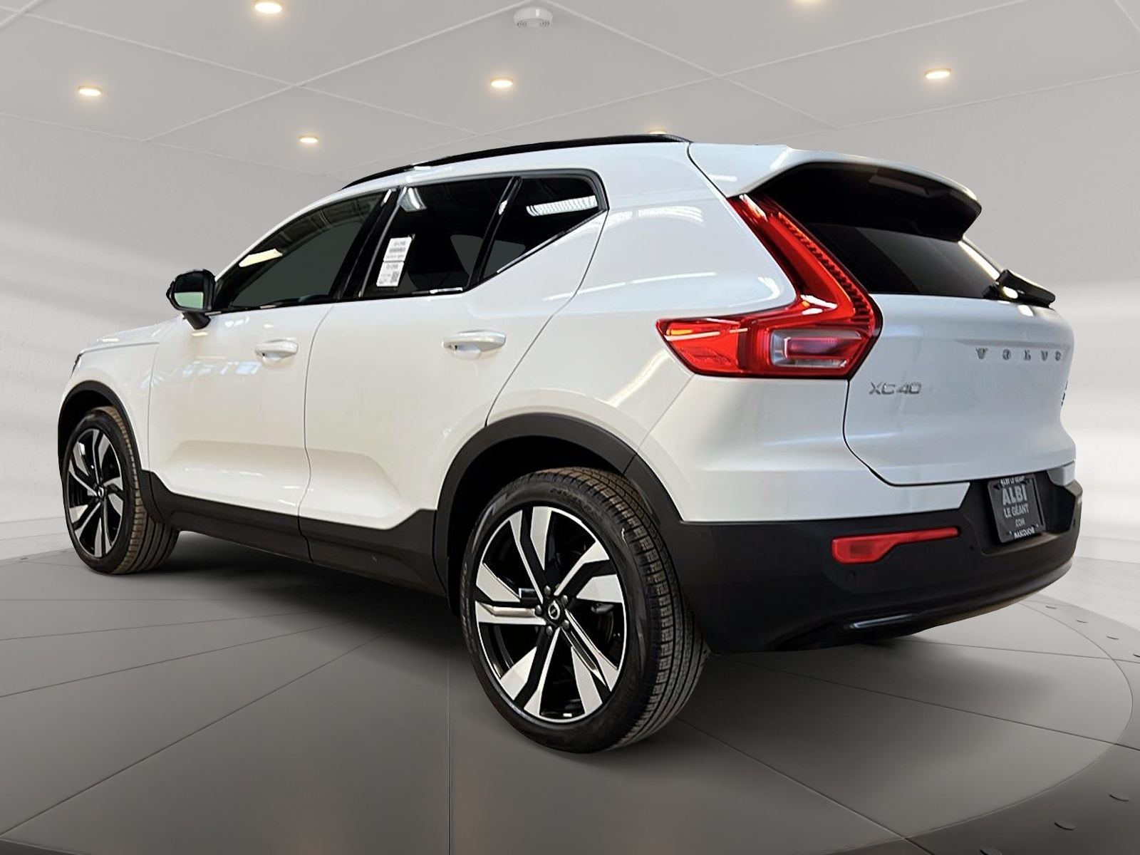 Volvo XC40 B5 PLUS CUIR TOIT PANO NAV 4RM 2025 - image #6