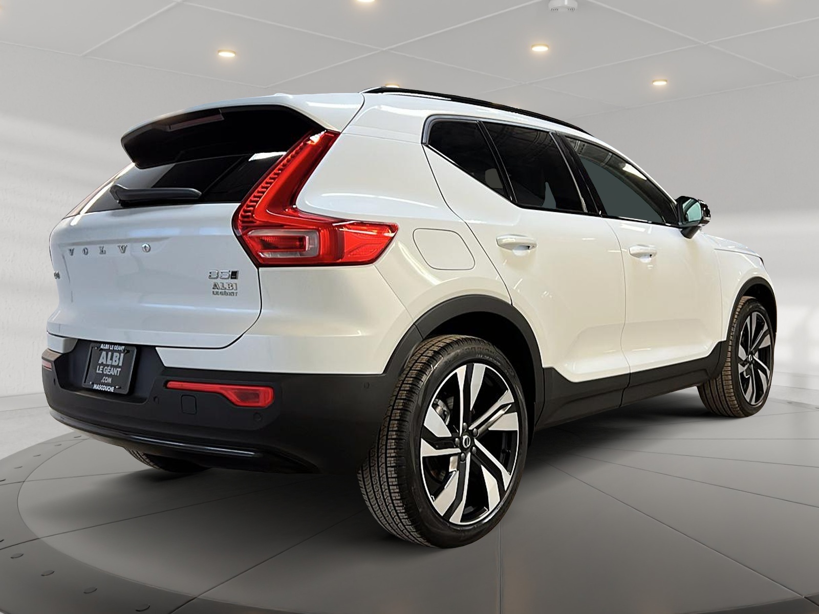 Volvo XC40 B5 PLUS CUIR TOIT PANO NAV 4RM 2025 - image #4