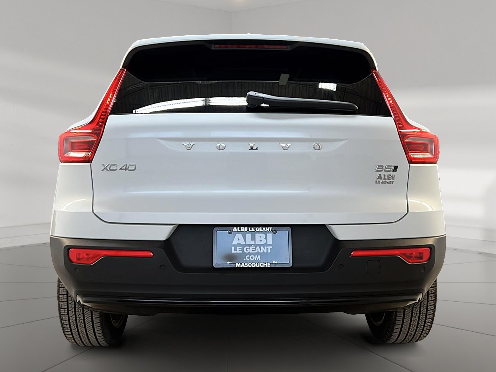 Volvo XC40 B5 PLUS CUIR TOIT PANO NAV 4RM 2025 - image #5