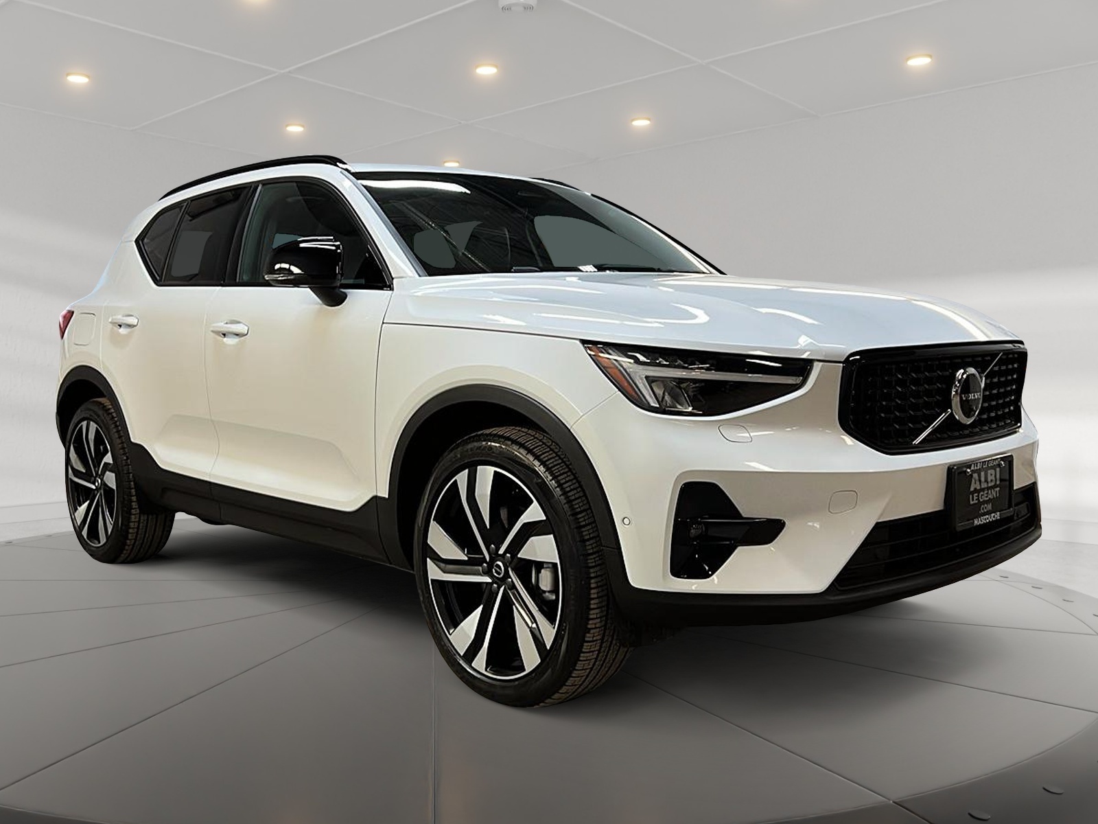Volvo XC40 B5 PLUS CUIR TOIT PANO NAV 4RM 2025 - image #3