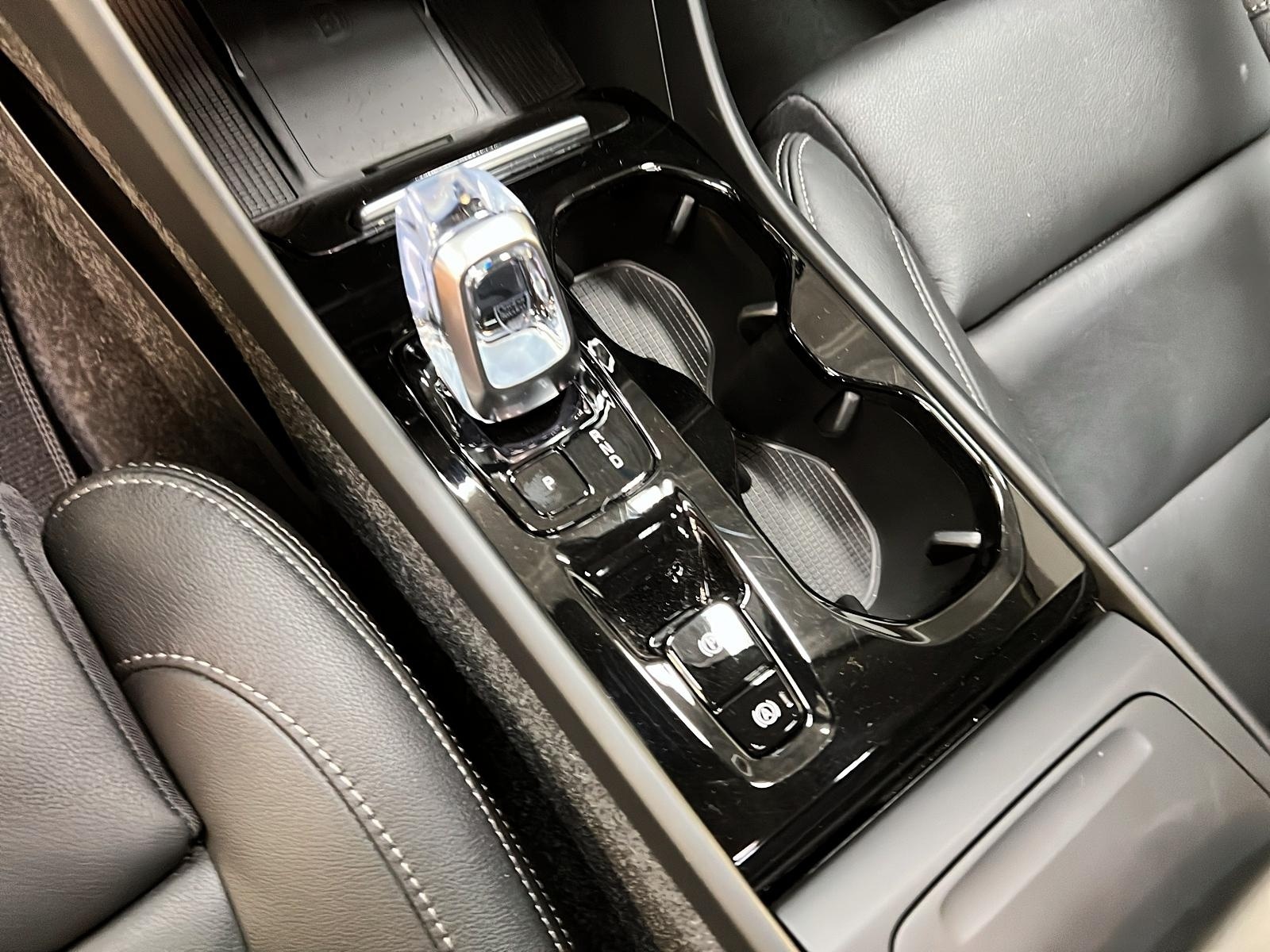 Volvo XC40 B5 PLUS CUIR TOIT PANO NAV 4RM 2025 - image #15