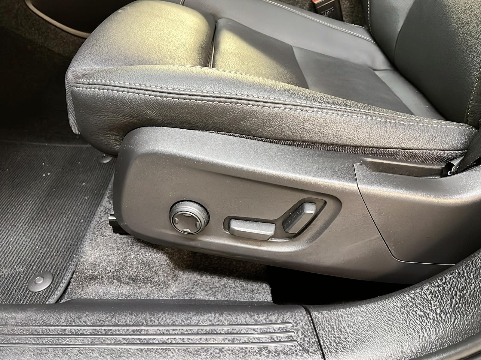 Volvo XC40 B5 PLUS CUIR TOIT PANO NAV 4RM 2025 - image #25