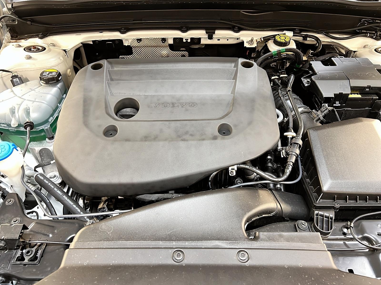 Volvo XC40 B5 PLUS CUIR TOIT PANO NAV 4RM 2025 - image #12